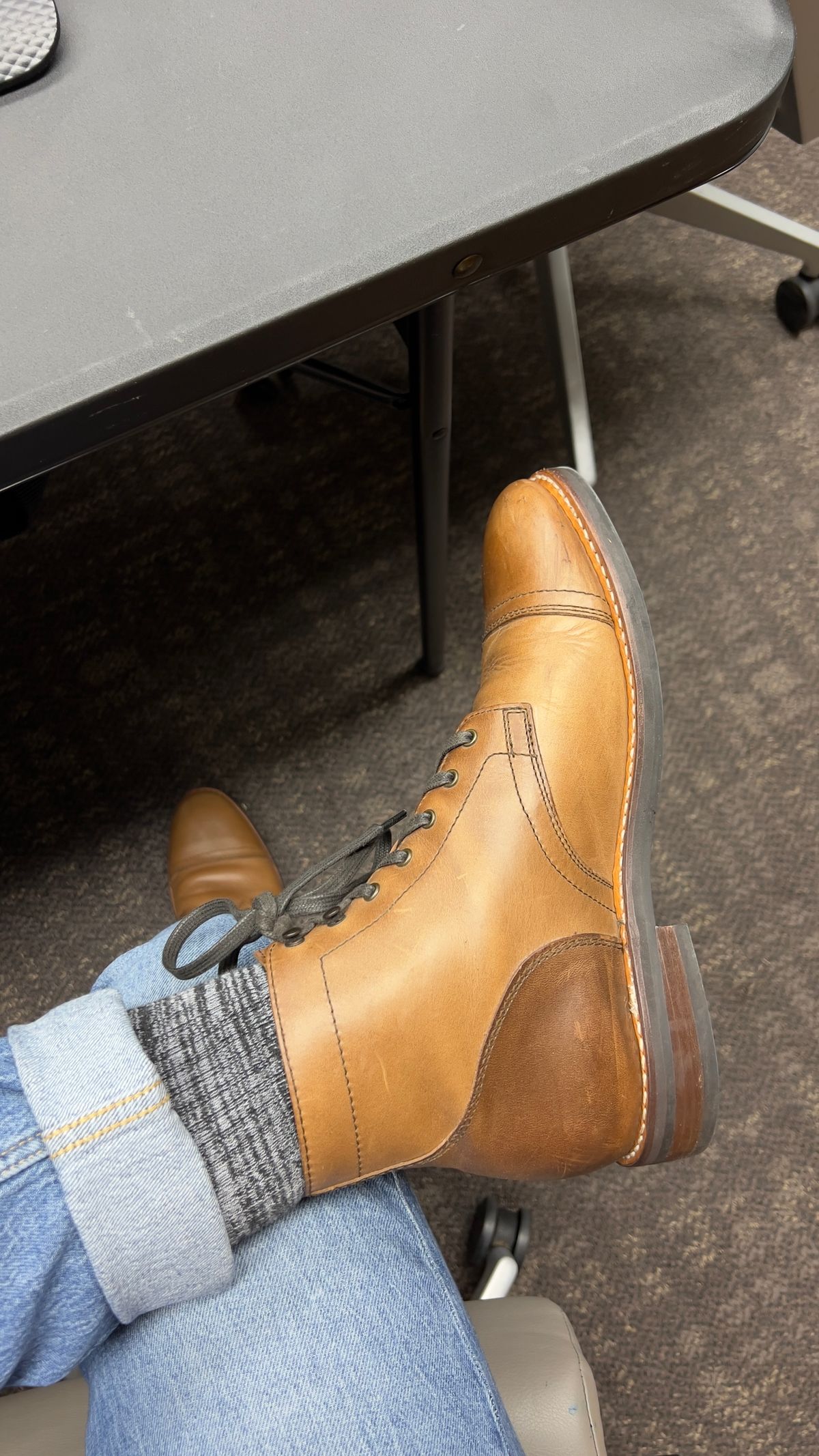 Photo by Smittysan on February 9, 2023 of the Thursday Captain in Horween Natural Chromexcel.