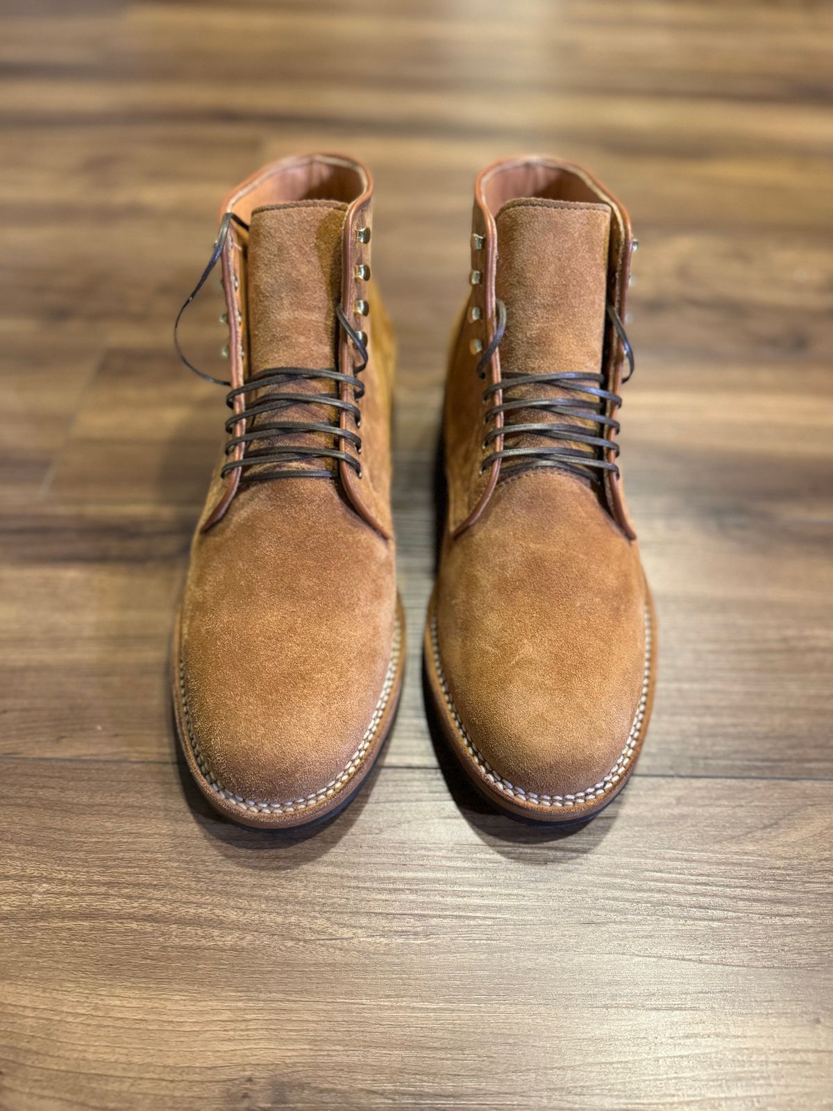 Photo by jinwoo on November 2, 2023 of the Viberg Service Boot in C.F. Stead Anise Kudu Reverse.