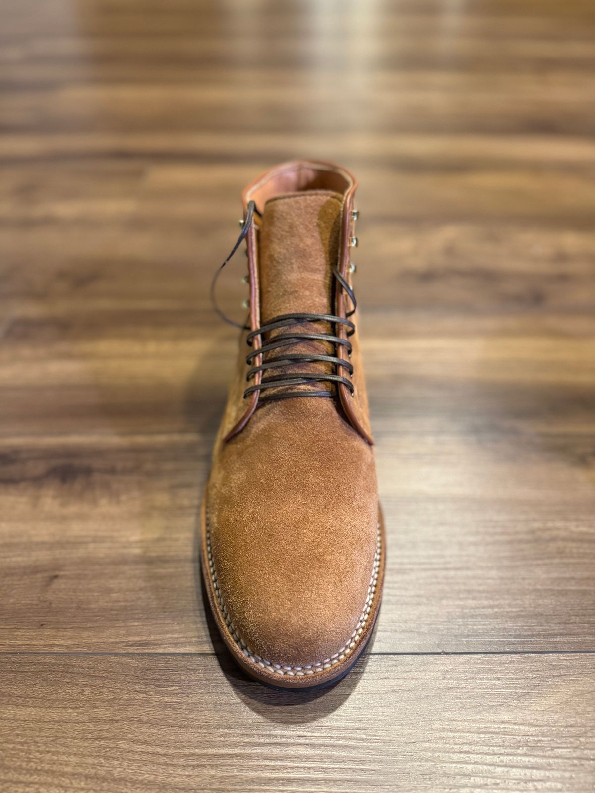 Photo by jinwoo on November 2, 2023 of the Viberg Service Boot in C.F. Stead Anise Kudu Reverse.