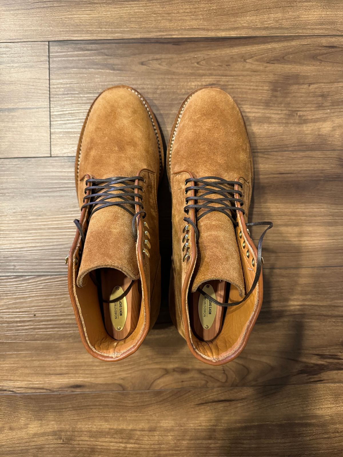 Photo by jinwoo on November 2, 2023 of the Viberg Service Boot in C.F. Stead Anise Kudu Reverse.