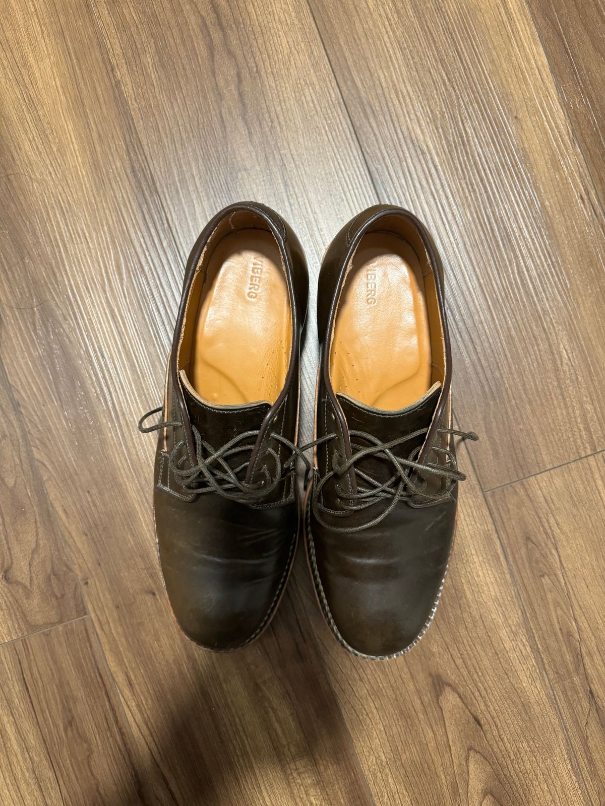 Photo by jinwoo on November 3, 2023 of the Viberg Derby Shoe in Horween Dark Cognac Shell Cordovan.