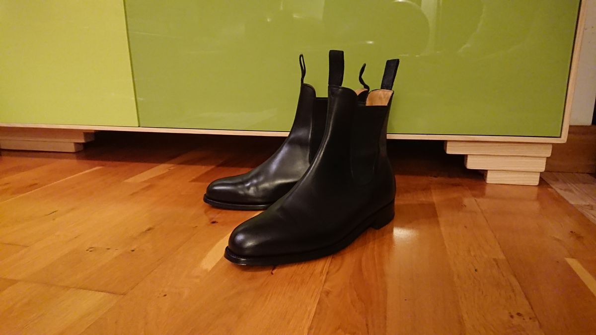 Photo by sowakichi on October 11, 2023 of the J.M. Weston Cambre Chelsea Boots in Black Boxcalf.