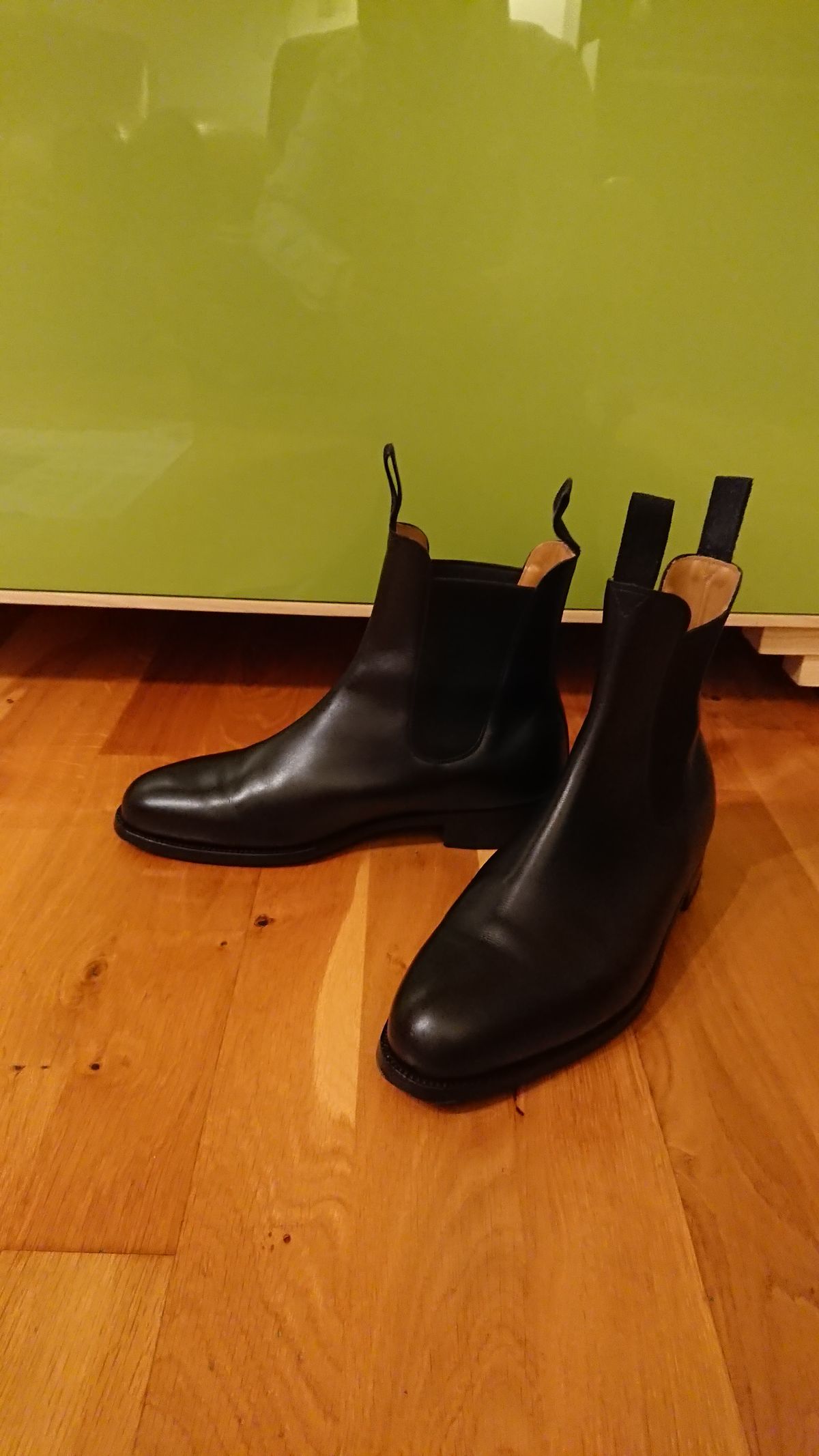 Photo by sowakichi on October 11, 2023 of the J.M. Weston Cambre Chelsea Boots in Black Boxcalf.