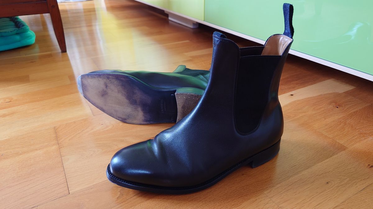 Photo by sowakichi on July 13, 2024 of the J.M. Weston Cambre Chelsea Boots in Black Boxcalf.