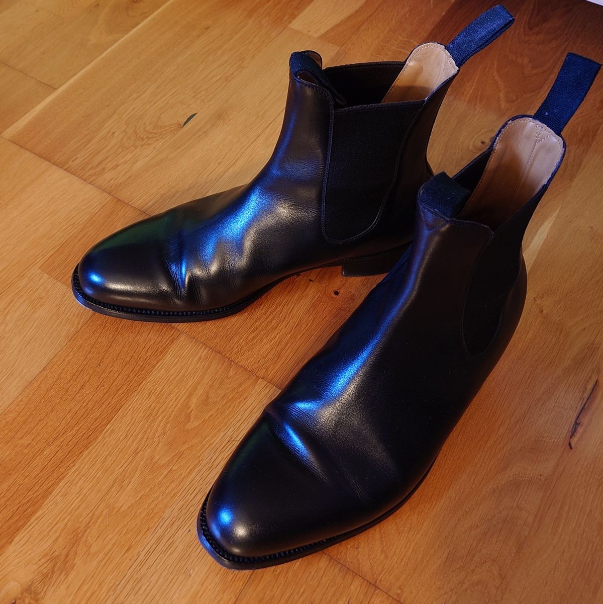 Photo by sowakichi on November 10, 2024 of the J.M. Weston Cambre Chelsea Boots in Black Boxcalf.