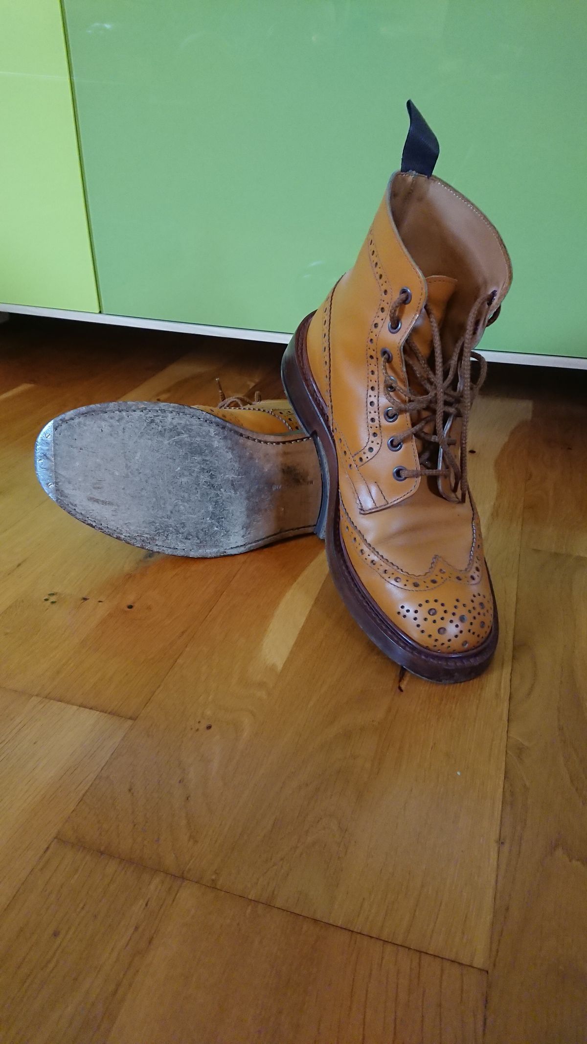 Photo by sowakichi on October 7, 2023 of the Tricker's Stow Country Boot in Acorn Antique.