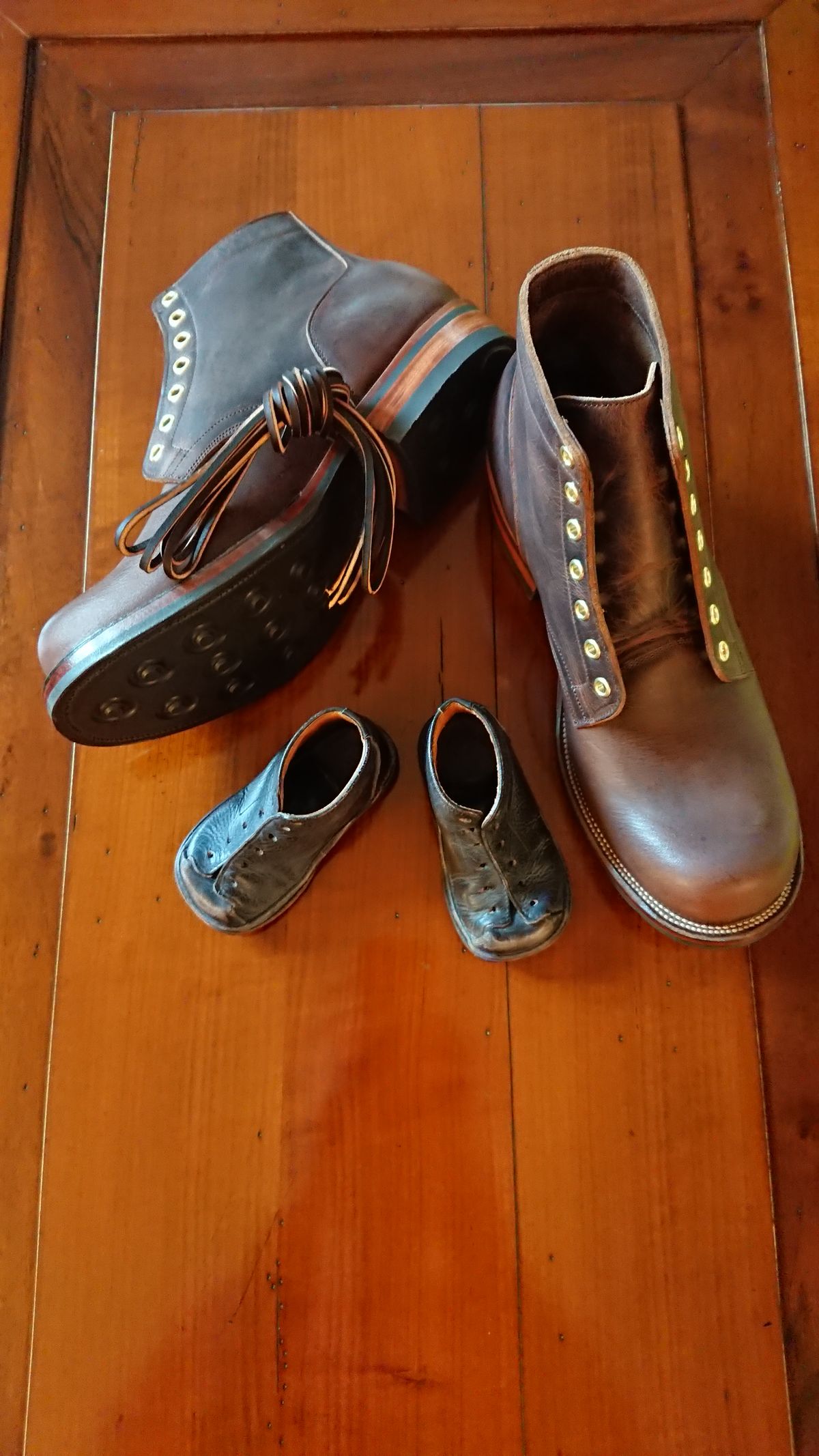 Photo by sowakichi on October 1, 2022 of the Viberg Service Boot in Horween Rowdy Dachshund.