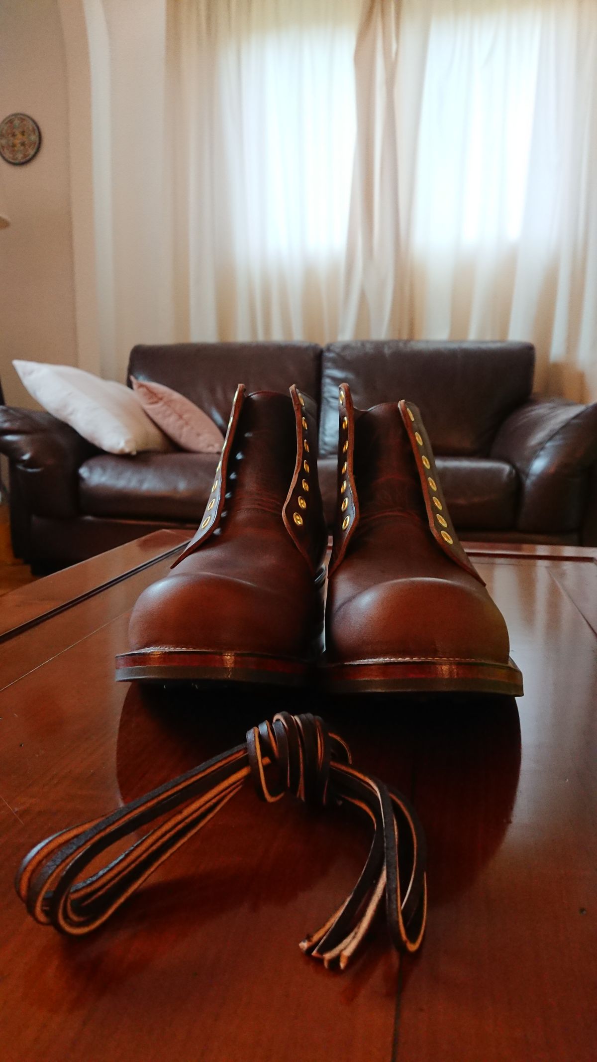 Photo by sowakichi on October 1, 2022 of the Viberg Service Boot in Horween Rowdy Dachshund.