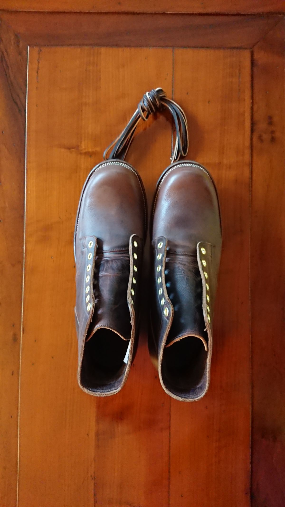 Photo by sowakichi on October 1, 2022 of the Viberg Service Boot in Horween Rowdy Dachshund.
