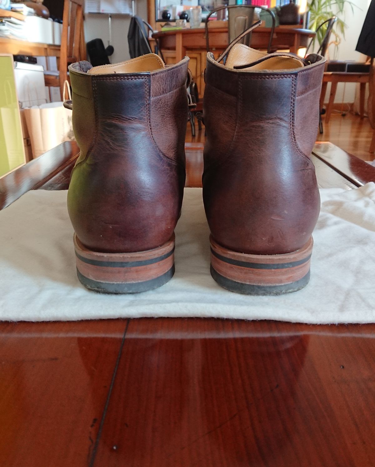 Photo by sowakichi on November 1, 2022 of the Viberg Service Boot in Horween Rowdy Dachshund.
