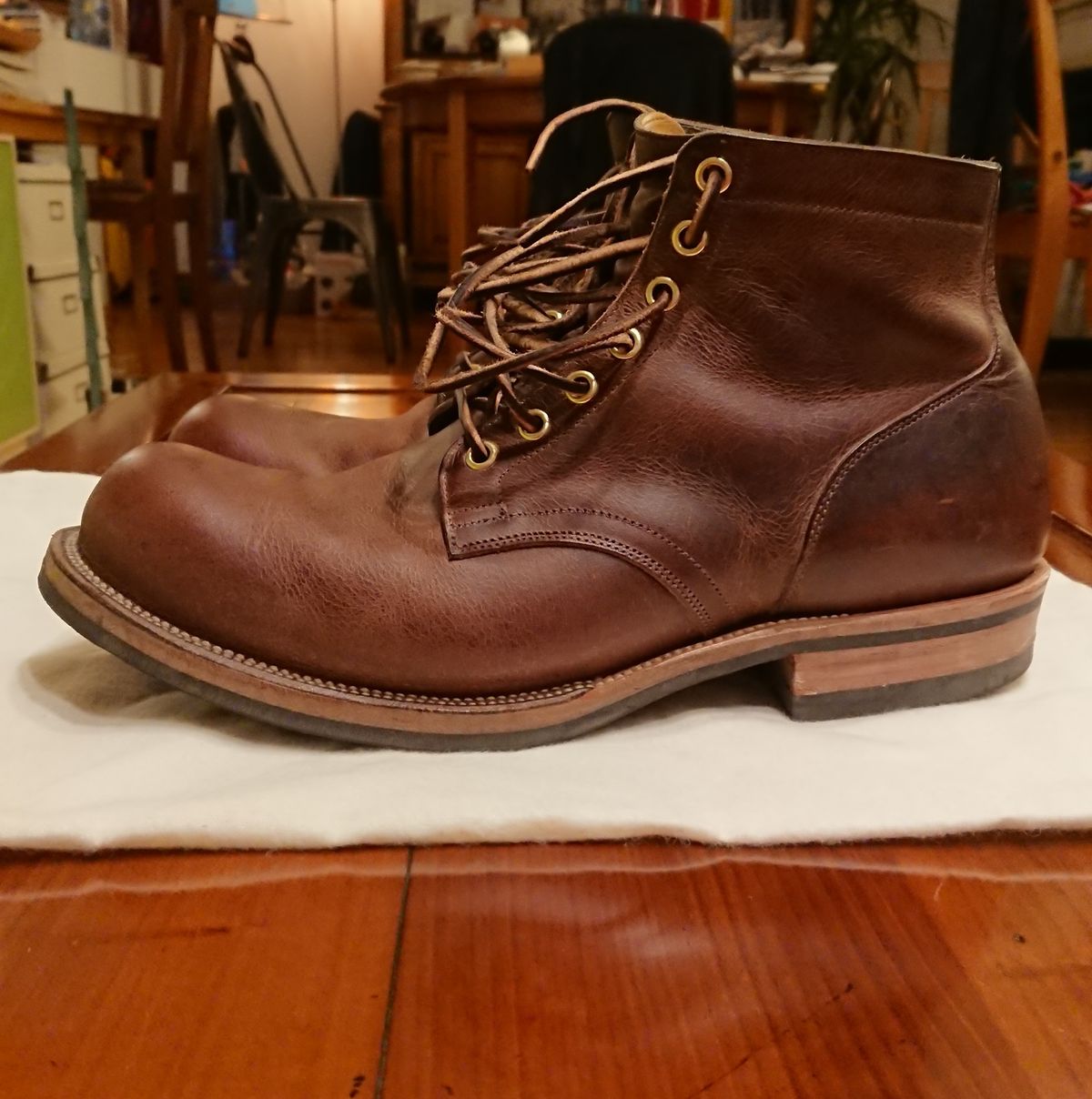 Photo by sowakichi on January 2, 2023 of the Viberg Service Boot in Horween Rowdy Dachshund.