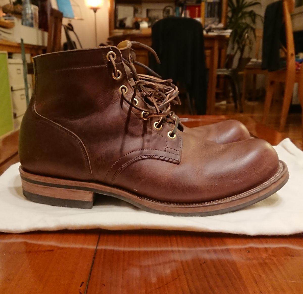 Photo by sowakichi on January 2, 2023 of the Viberg Service Boot in Horween Rowdy Dachshund.