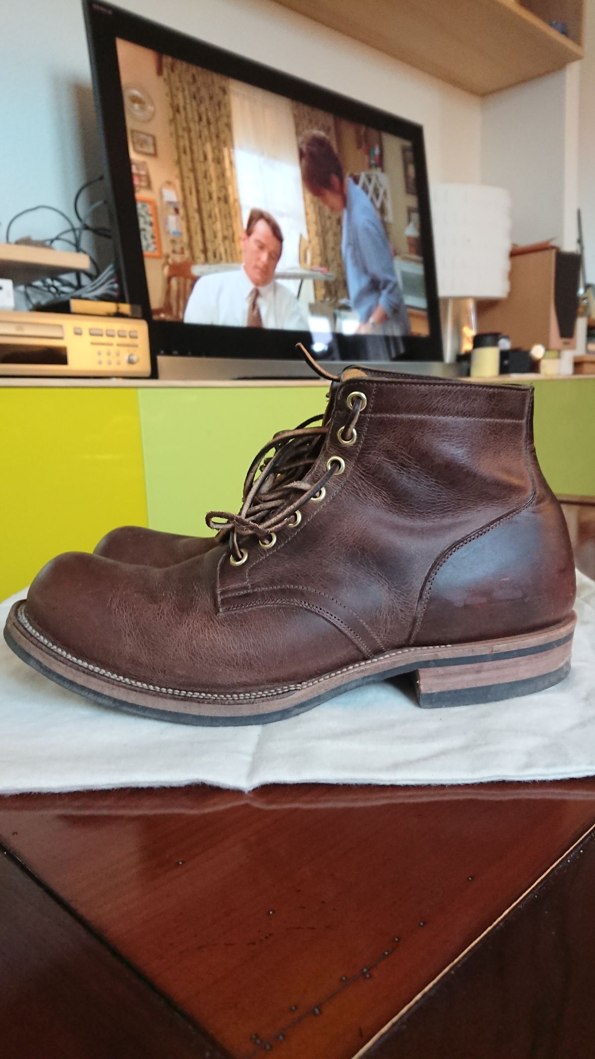 Photo by sowakichi on February 5, 2023 of the Viberg Service Boot in Horween Rowdy Dachshund.