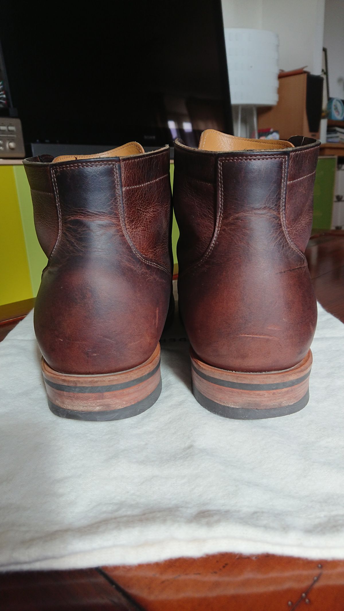 Photo by sowakichi on March 4, 2023 of the Viberg Service Boot in Horween Rowdy Dachshund.