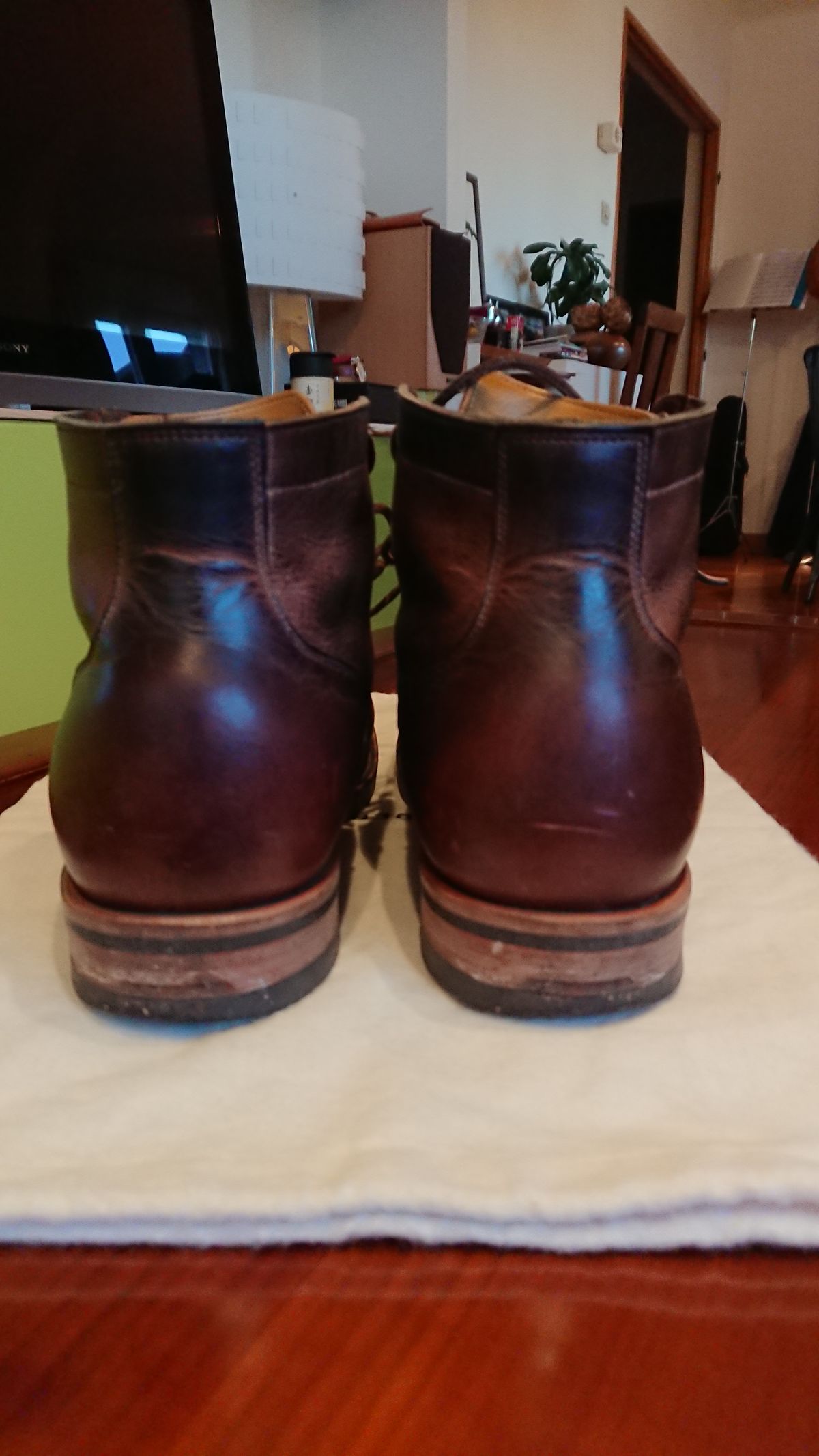 Photo by sowakichi on April 4, 2023 of the Viberg Service Boot in Horween Rowdy Dachshund.