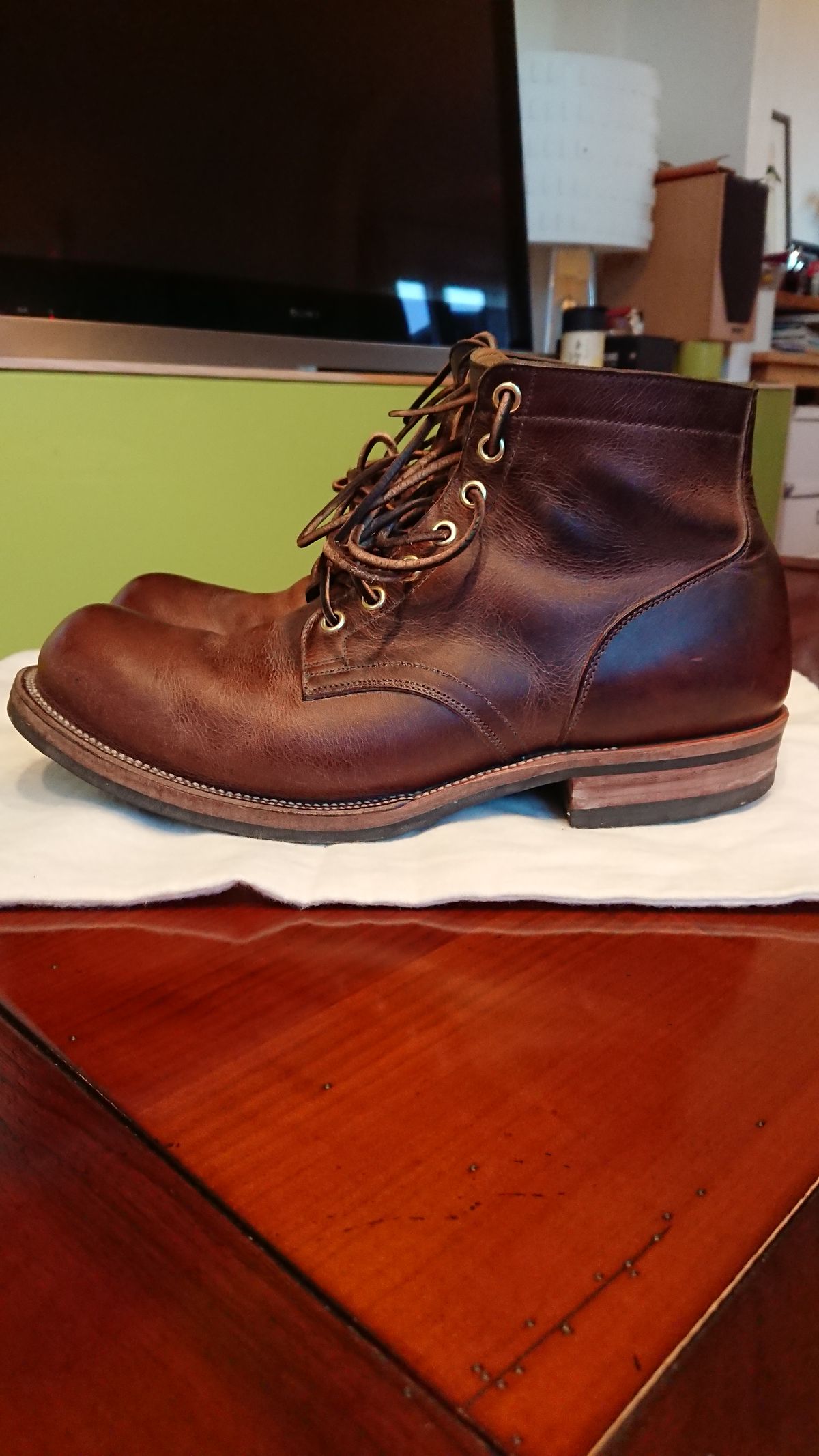 Photo by sowakichi on April 4, 2023 of the Viberg Service Boot in Horween Rowdy Dachshund.