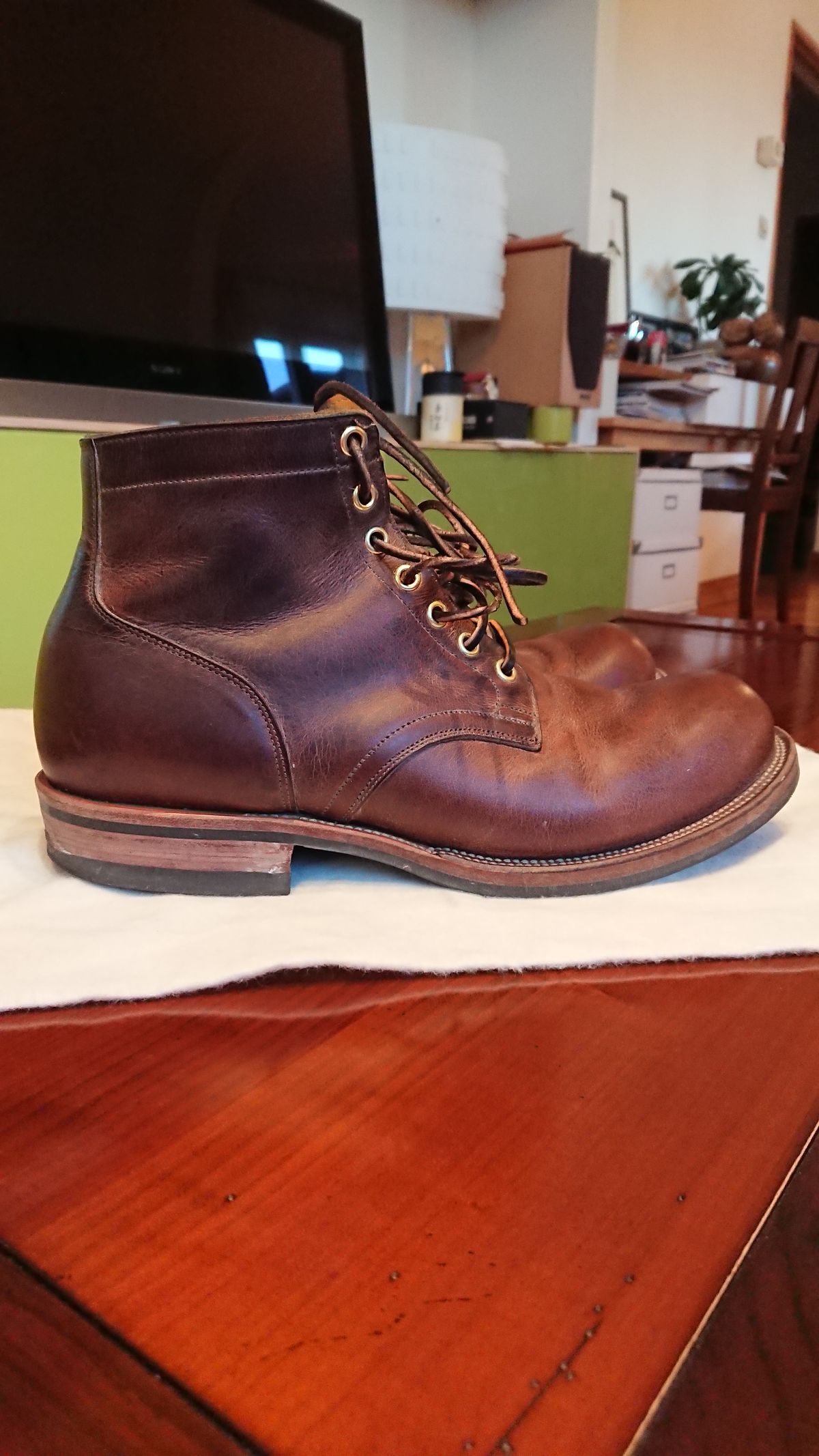 Photo by sowakichi on April 4, 2023 of the Viberg Service Boot in Horween Rowdy Dachshund.