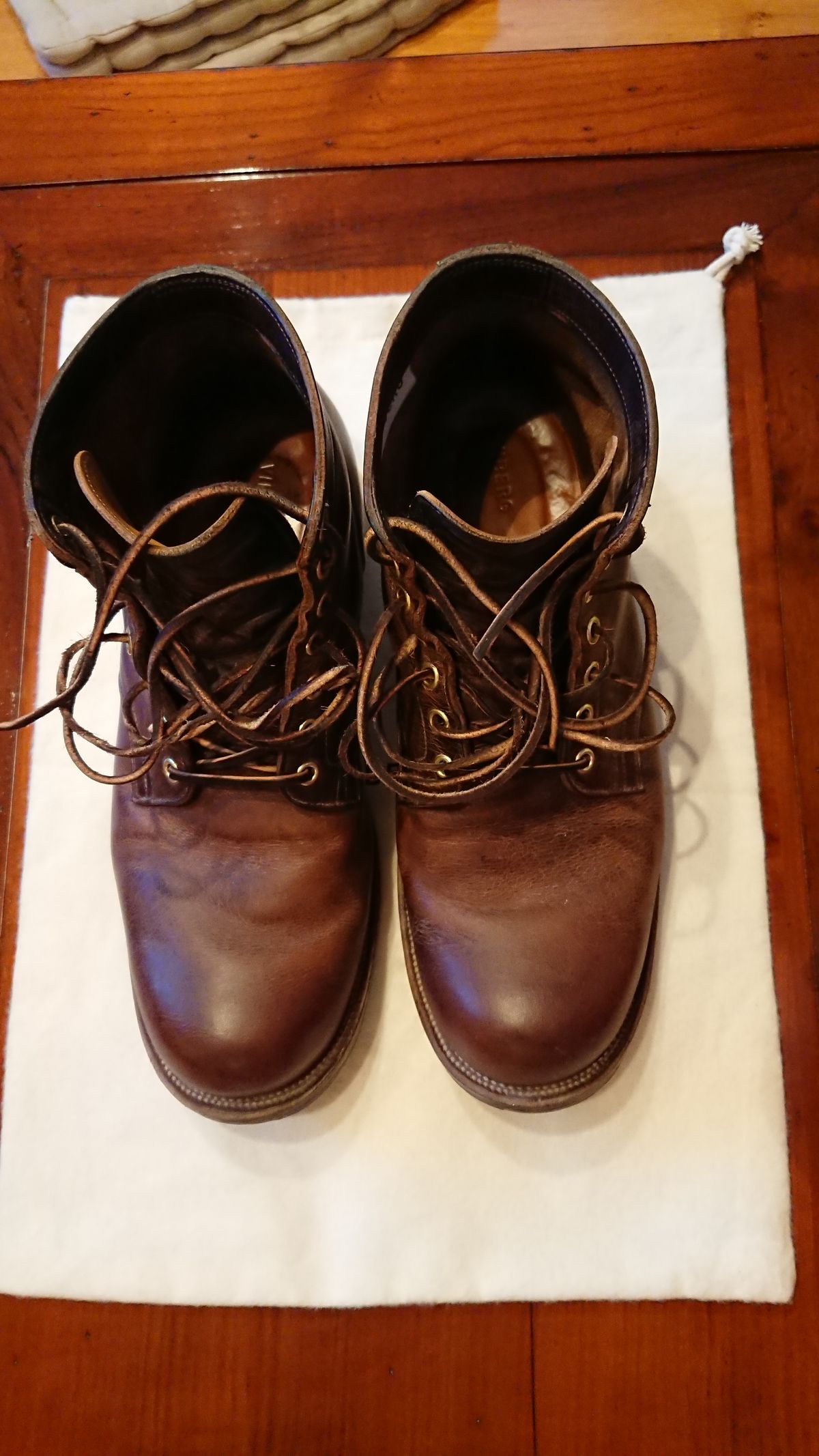 Photo by sowakichi on April 4, 2023 of the Viberg Service Boot in Horween Rowdy Dachshund.