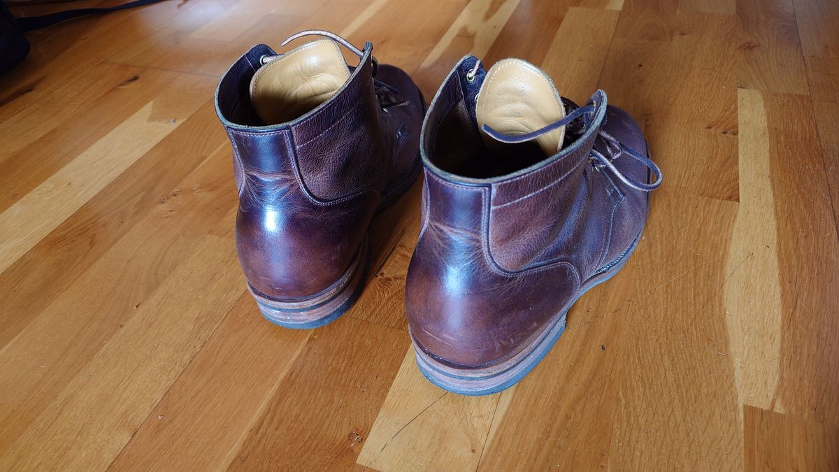 Photo by sowakichi on May 19, 2024 of the Viberg Service Boot in Horween Rowdy Dachshund.