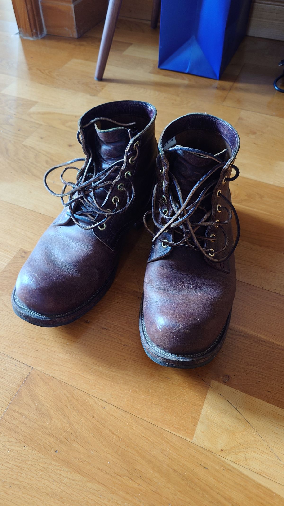 Photo by sowakichi on May 19, 2024 of the Viberg Service Boot in Horween Rowdy Dachshund.