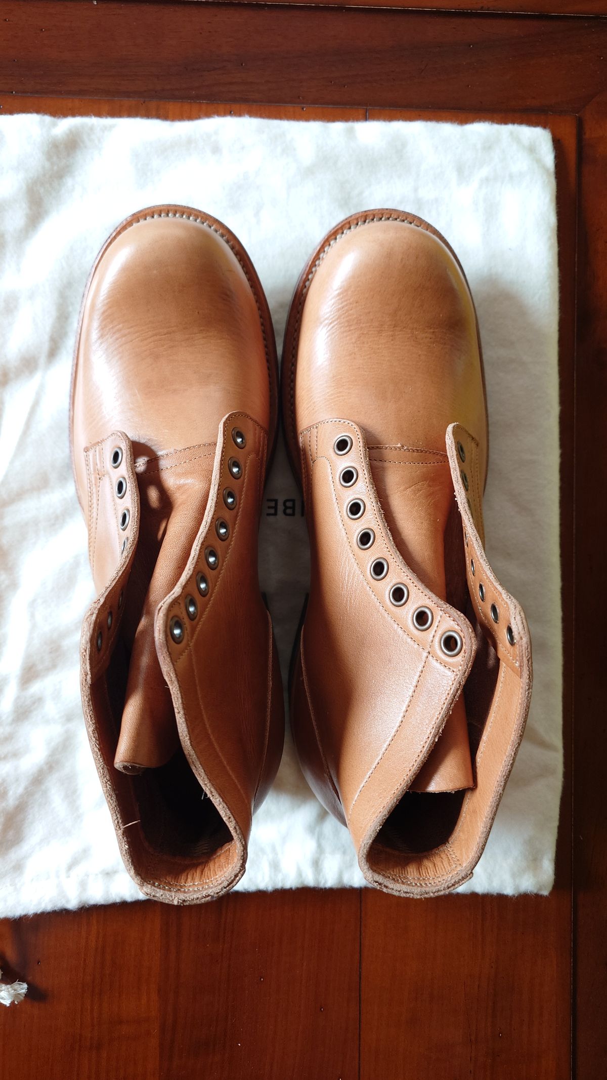 Photo by sowakichi on October 3, 2024 of the Viberg Service Boot in Horween Natural Wooly Chromexcel.