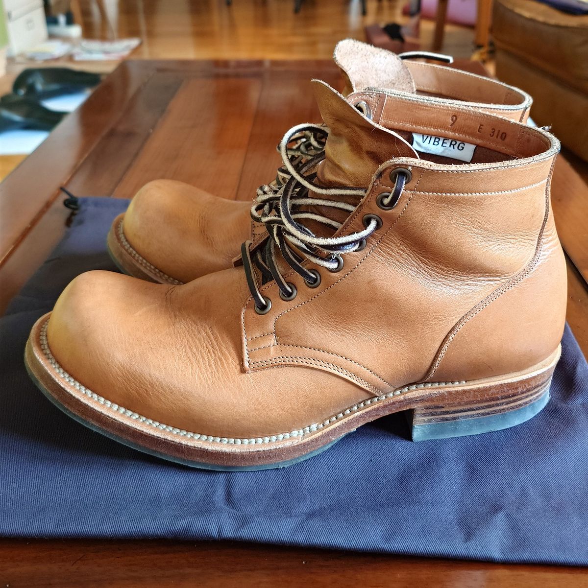 Photo by sowakichi on November 3, 2024 of the Viberg Service Boot in Horween Natural Wooly Chromexcel.