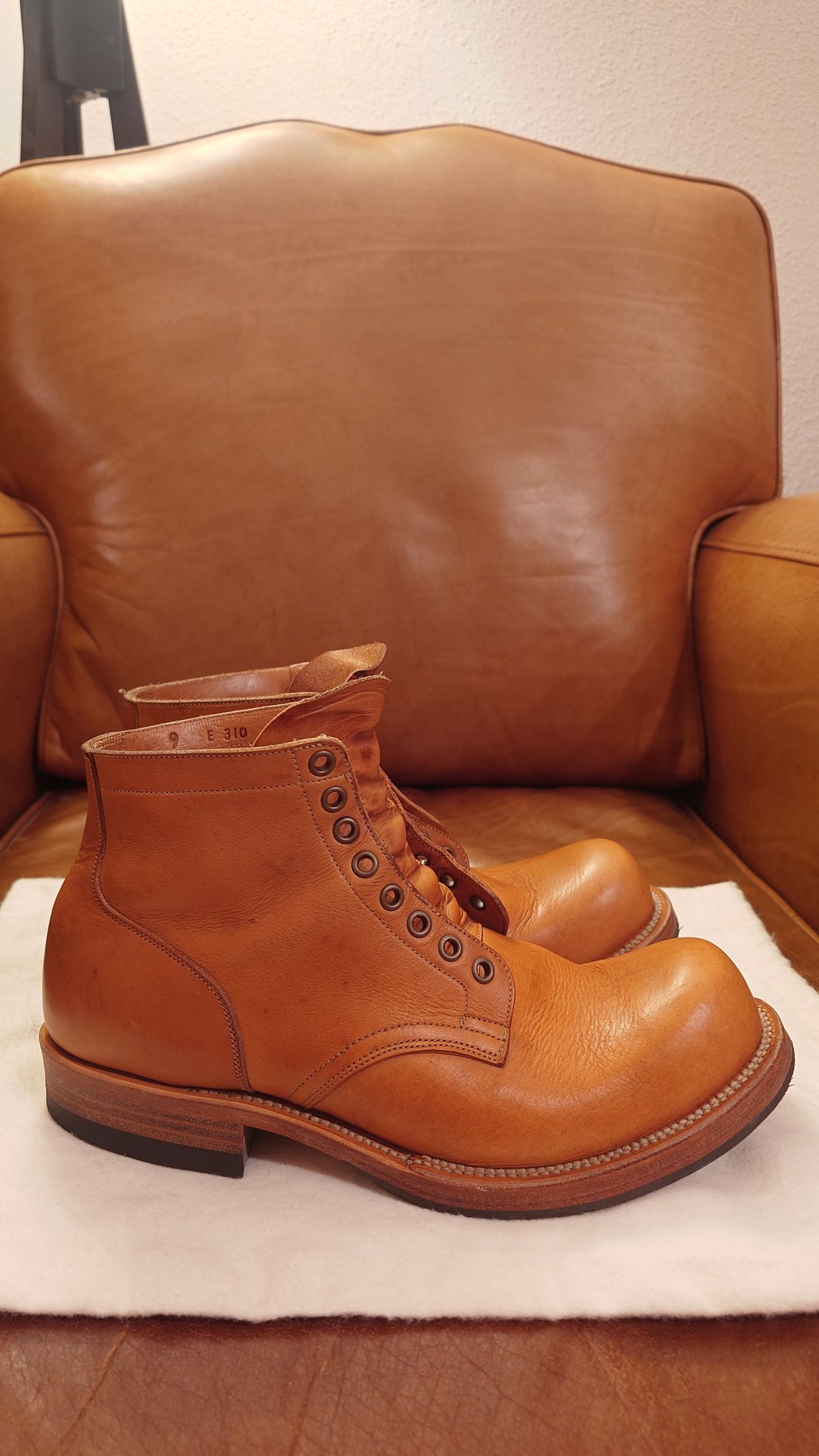 Photo by sowakichi on March 5, 2025 of the Viberg Service Boot in Horween Natural Wooly Chromexcel.