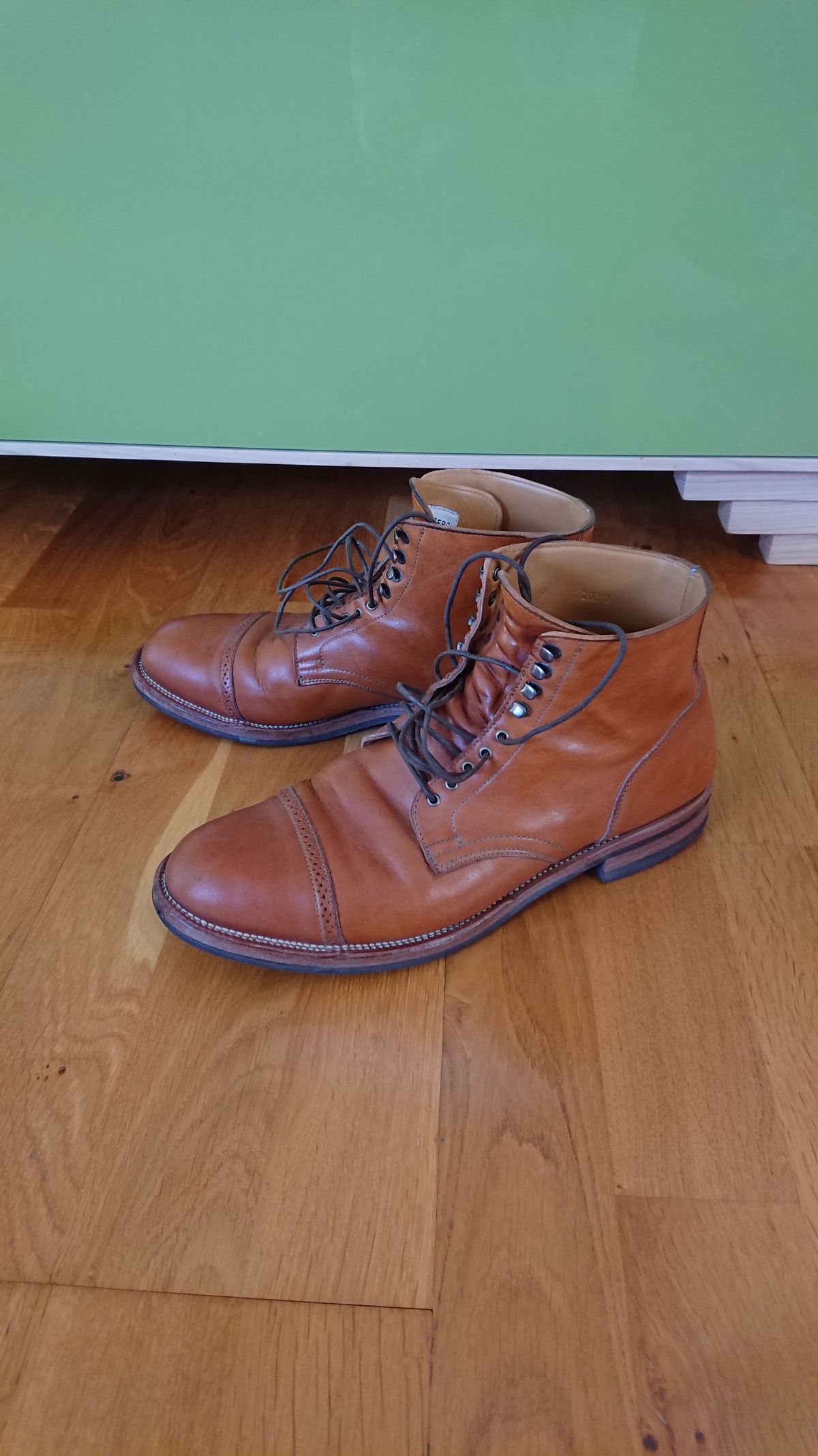 Photo by sowakichi on September 4, 2023 of the Viberg Service Boot BCT in Shinki Tan Latigo Horsehide.