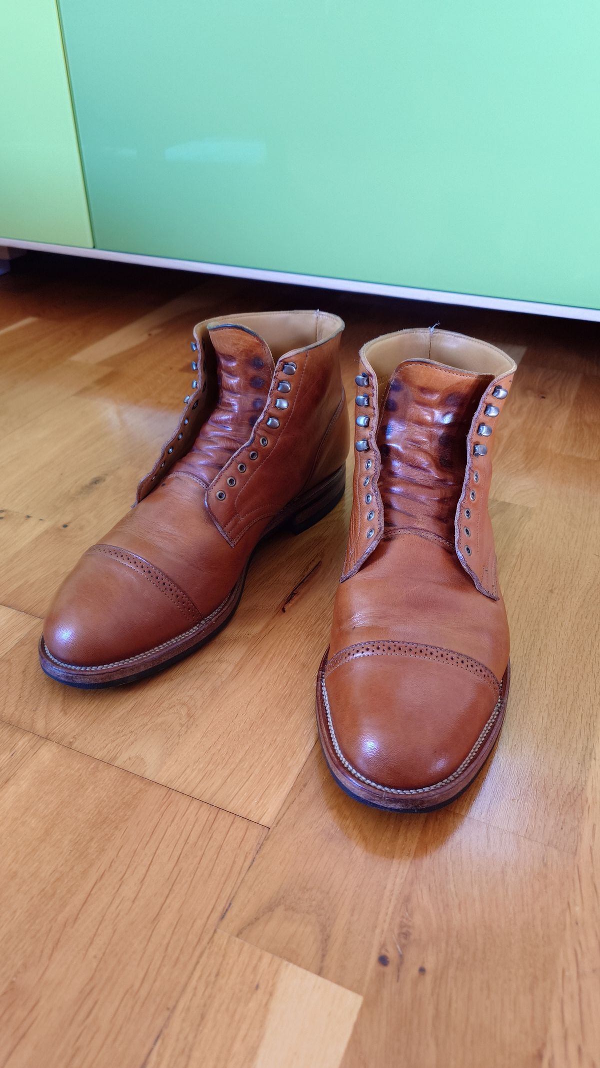 Photo by sowakichi on June 15, 2024 of the Viberg Service Boot BCT in Shinki Tan Latigo Horsehide.