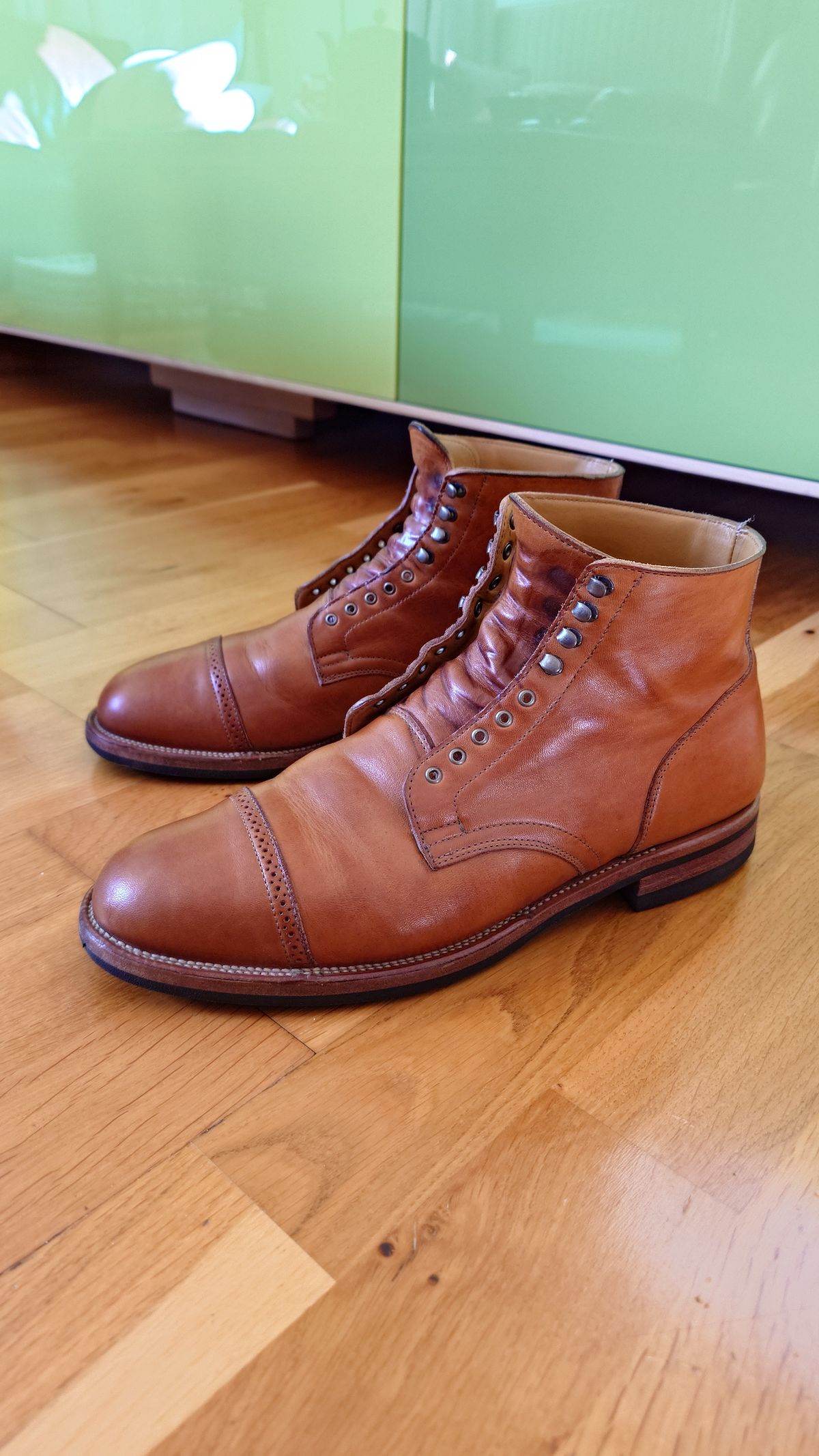 Photo by sowakichi on June 15, 2024 of the Viberg Service Boot BCT in Shinki Tan Latigo Horsehide.