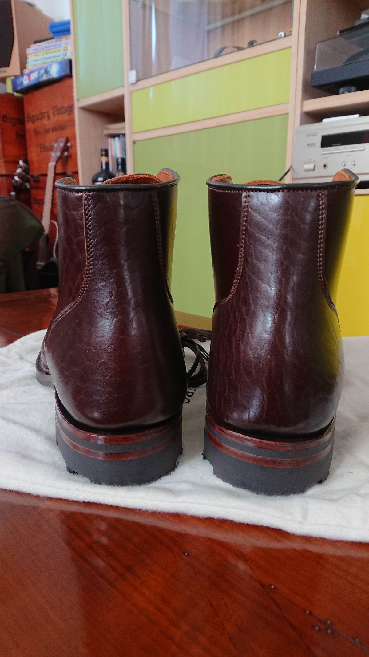 Photo by sowakichi on October 1, 2023 of the Viberg Service Boot in Shinki Dark Brown Oiled Horsebutt.