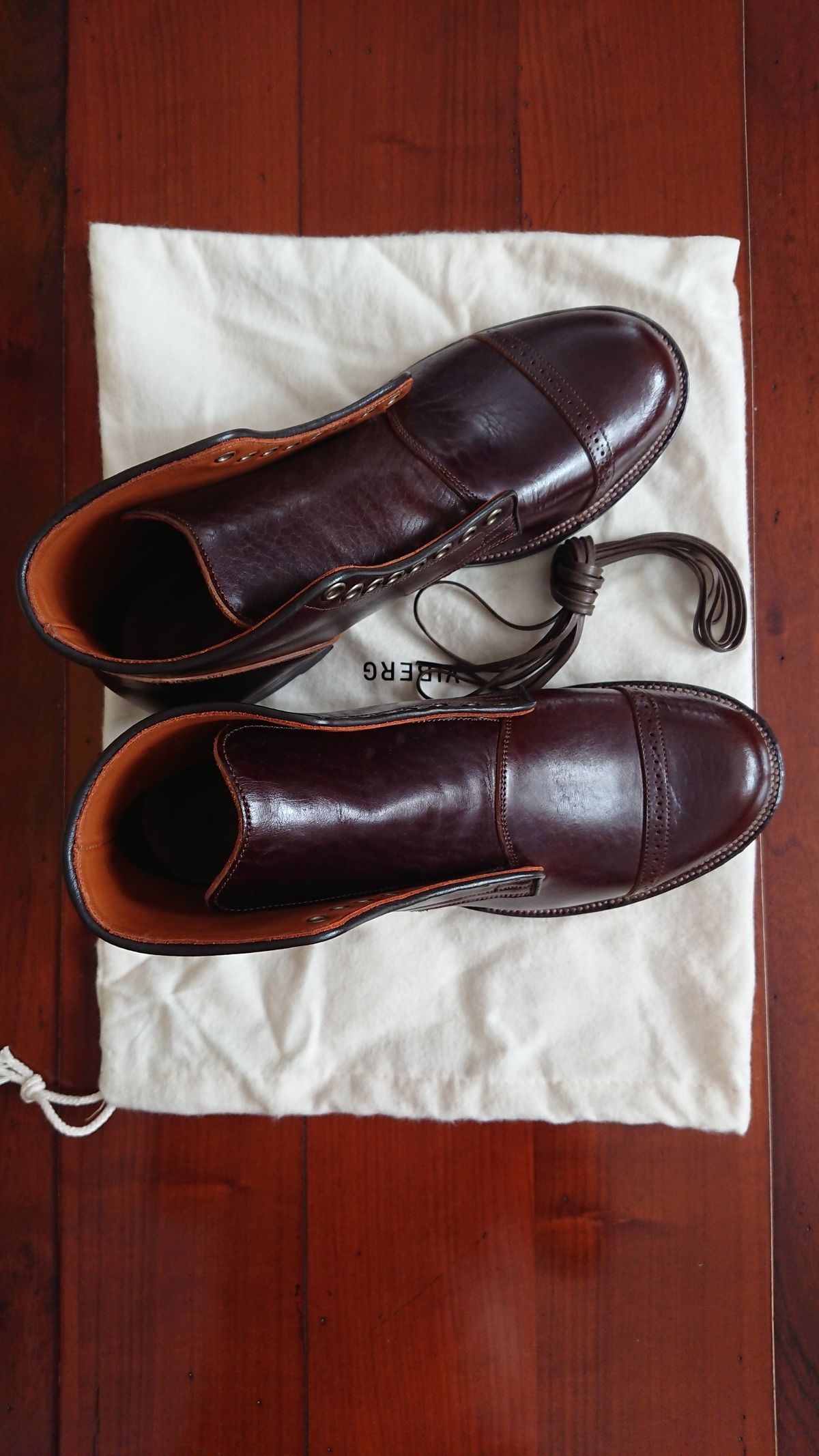 Photo by sowakichi on October 1, 2023 of the Viberg Service Boot in Shinki Dark Brown Oiled Horsebutt.