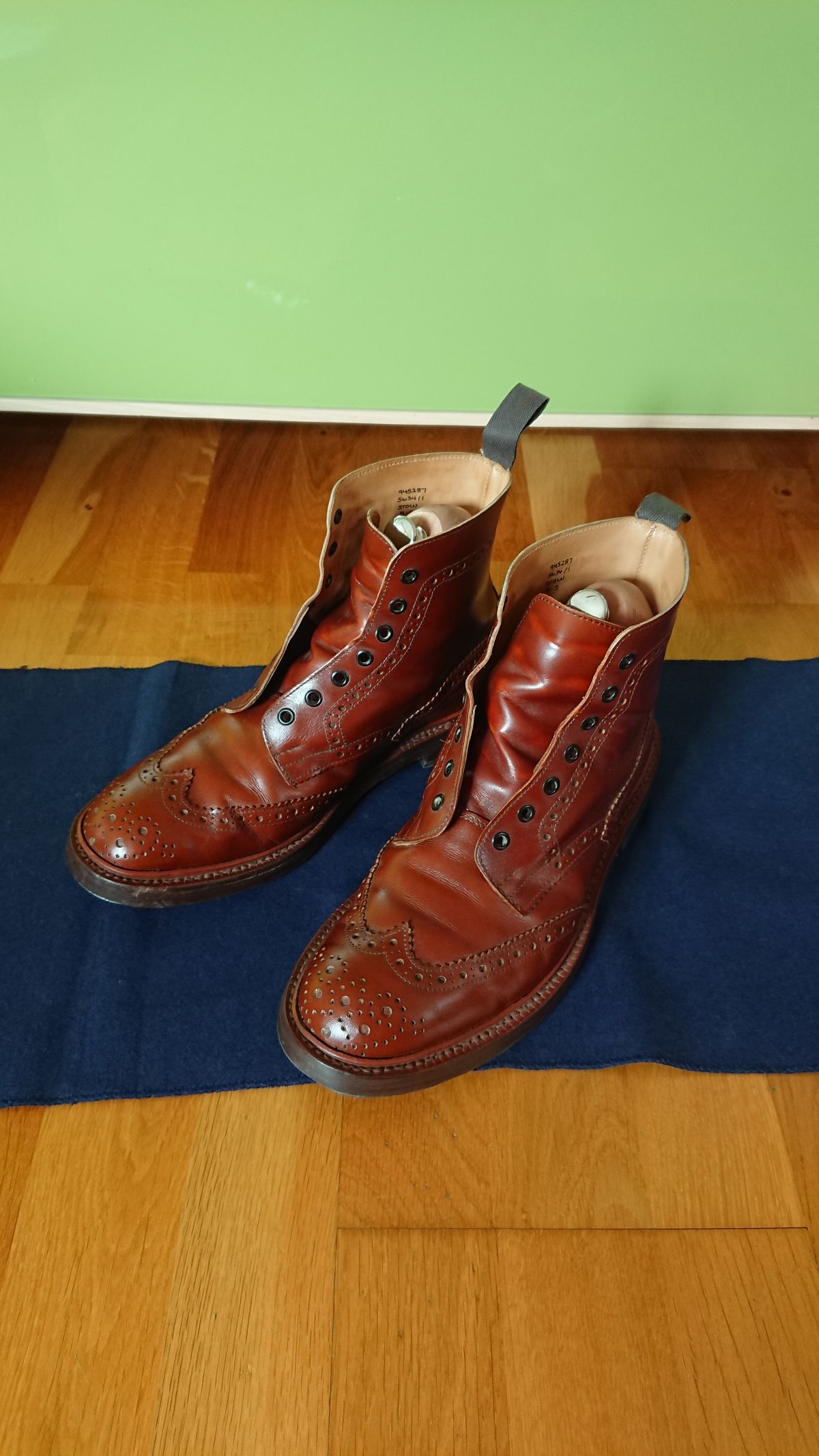 Photo by sowakichi on September 3, 2023 of the Tricker's Stow Country Boot in Marron Antique.