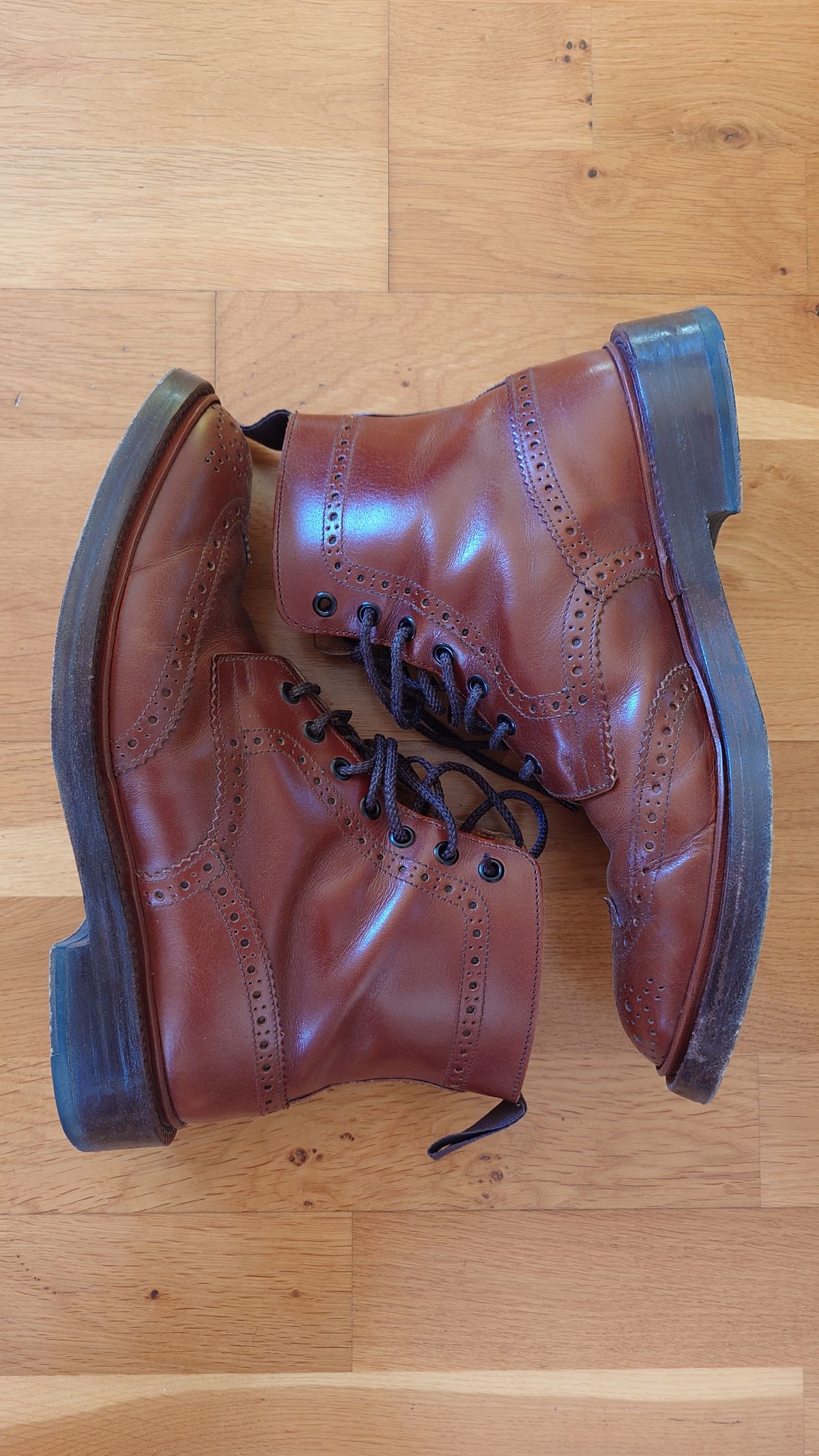 Photo by sowakichi on September 14, 2024 of the Tricker's Stow Country Boot in Marron Antique.