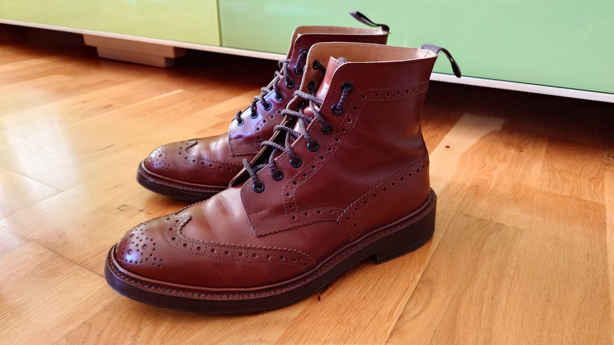 Photo by sowakichi on October 5, 2024 of the Tricker's Stow Country Boot in Marron Antique.