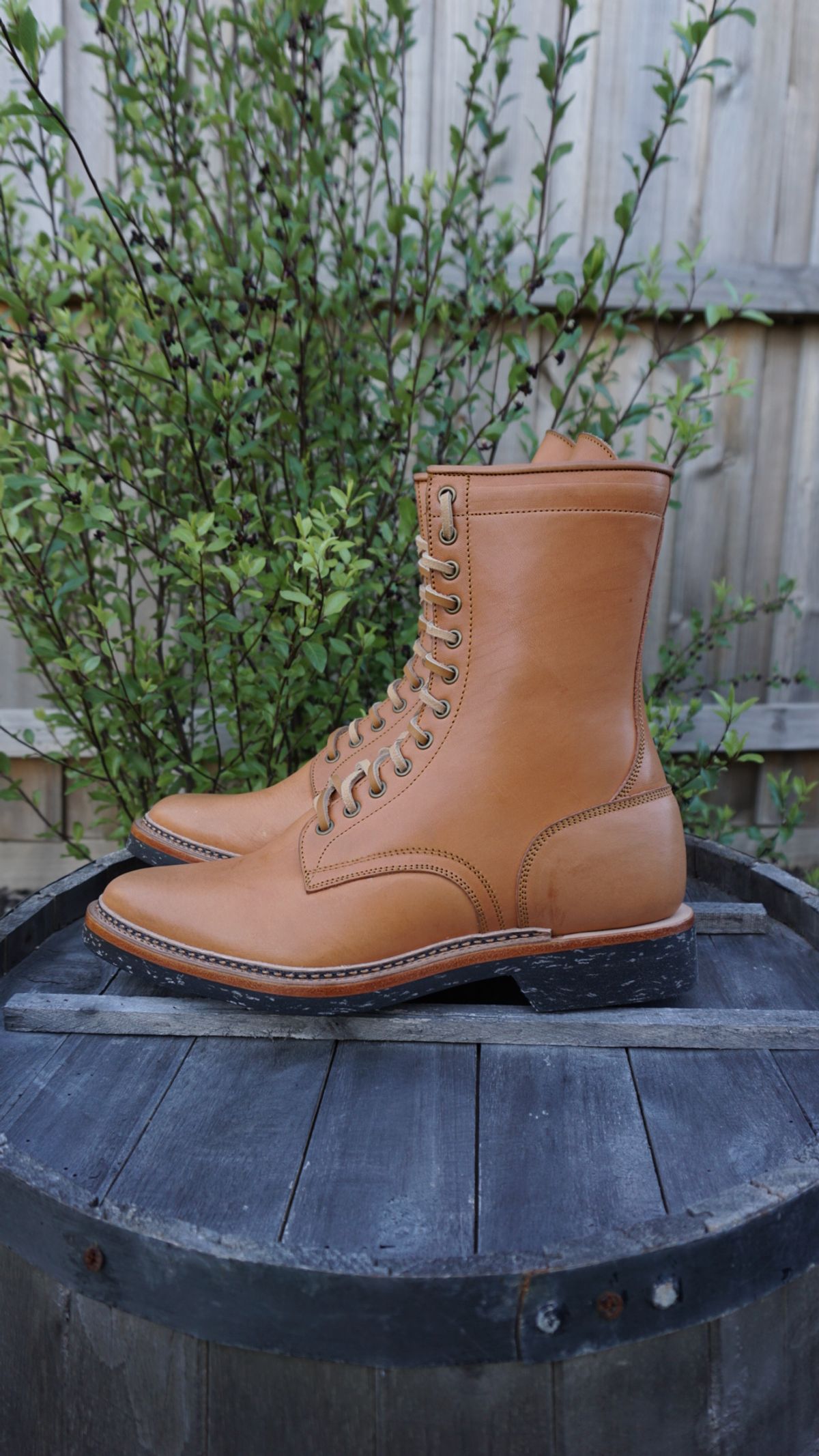 Photo by Worn.Soles on October 2, 2022 of the Tahura Captoelari 8 Inch in Tochigi Earth #2 Orange Beige.