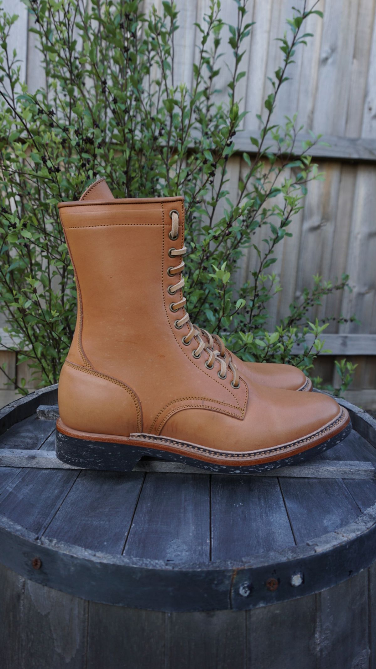 Photo by Worn.Soles on October 2, 2022 of the Tahura Captoelari 8 Inch in Tochigi Earth #2 Orange Beige.