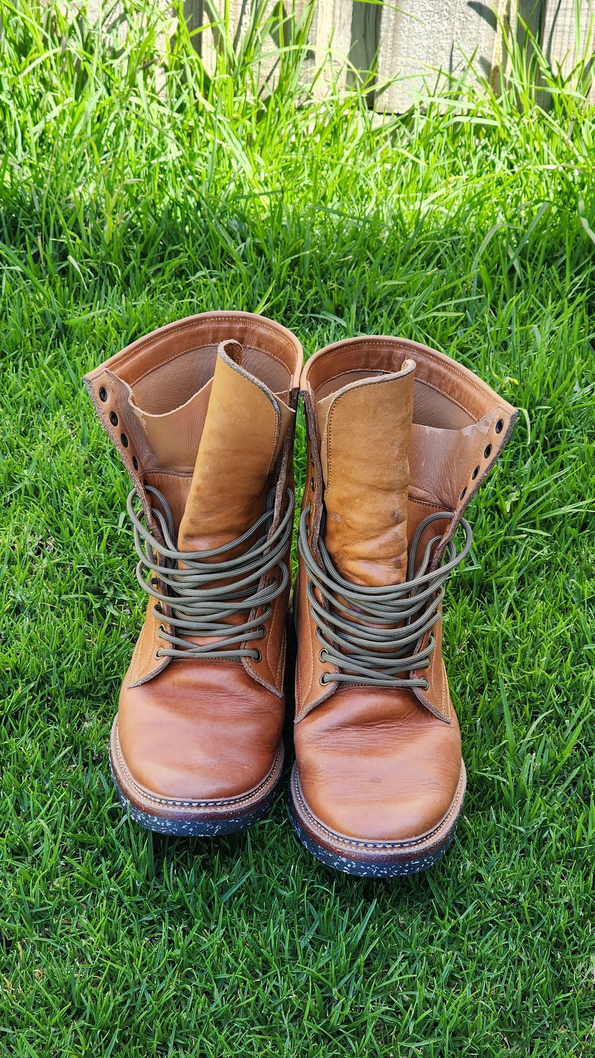 Photo by Worn.Soles on December 6, 2022 of the Tahura Captoelari 8 Inch in Tochigi Earth #2 Orange Beige.