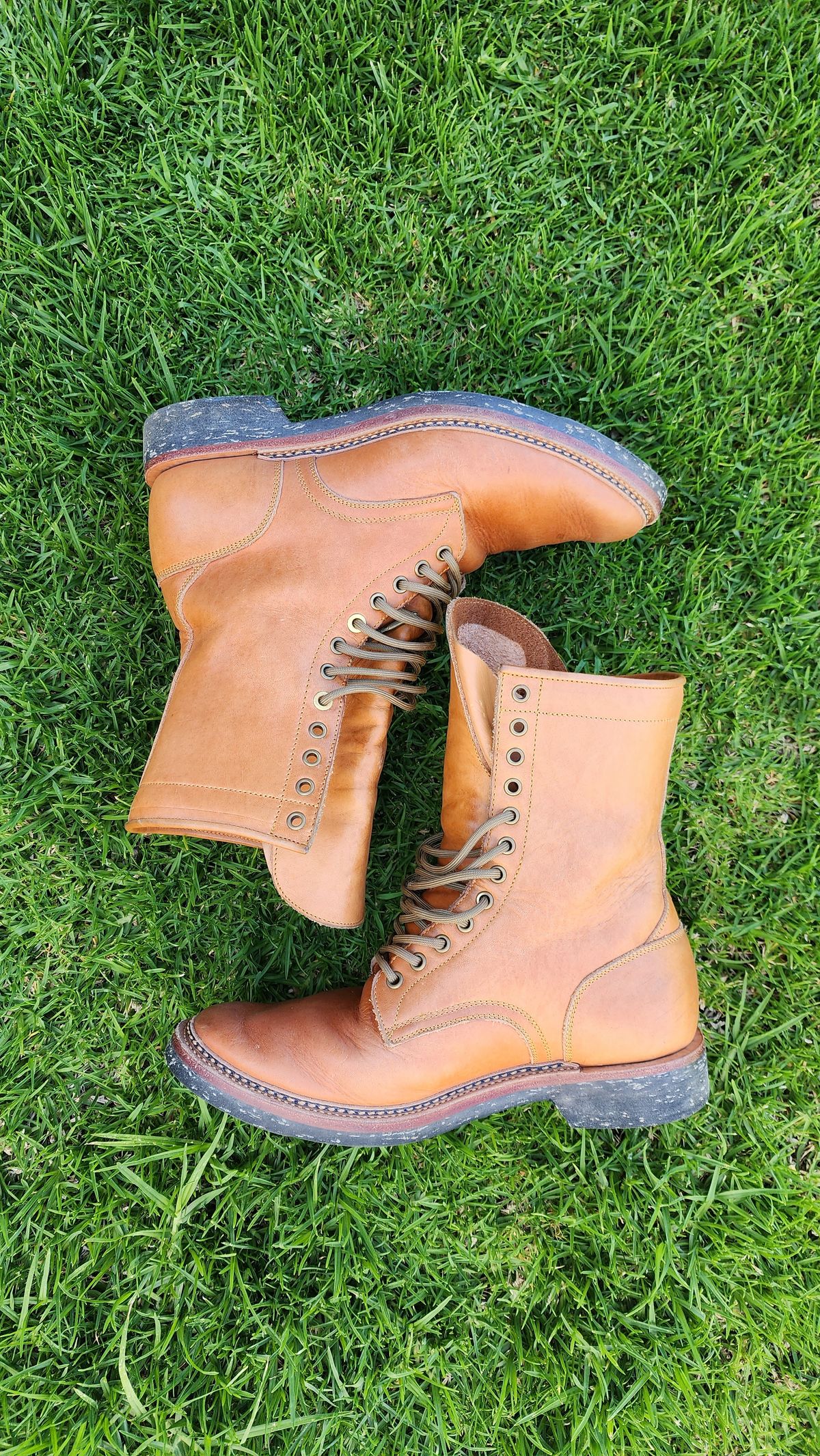 Photo by Worn.Soles on December 6, 2022 of the Tahura Captoelari 8 Inch in Tochigi Earth #2 Orange Beige.