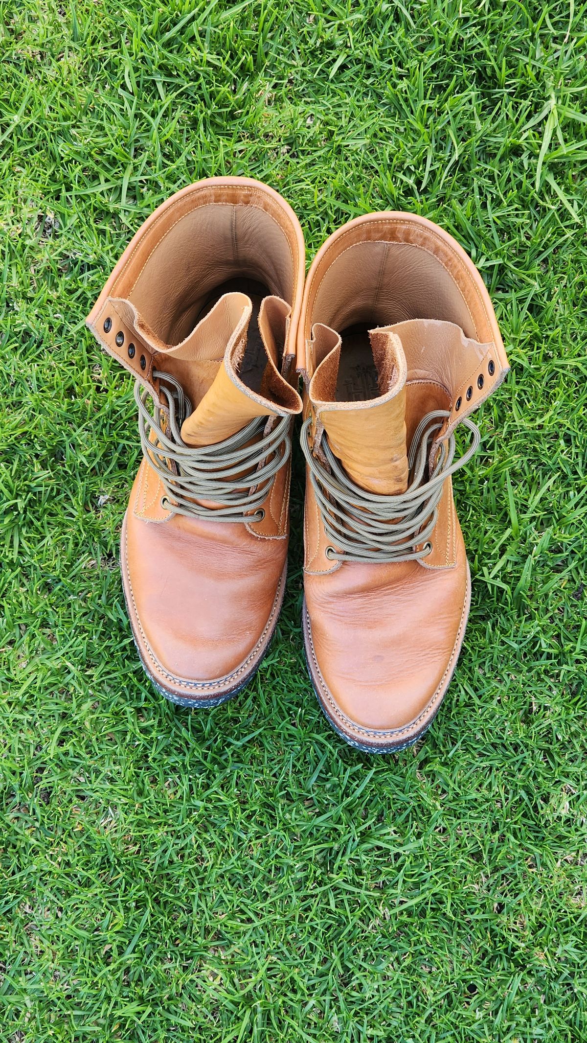 Photo by Worn.Soles on December 6, 2022 of the Tahura Captoelari 8 Inch in Tochigi Earth #2 Orange Beige.
