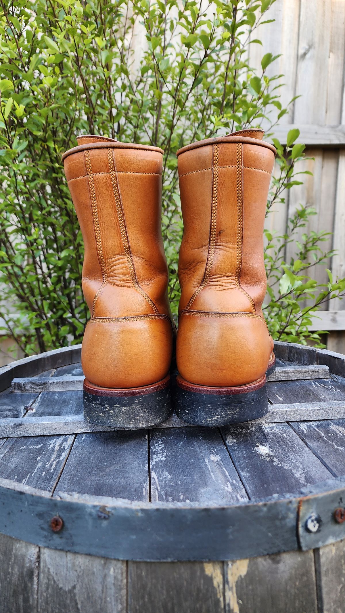 Photo by Worn.Soles on January 5, 2023 of the Tahura Captoelari 8 Inch in Tochigi Earth #2 Orange Beige.