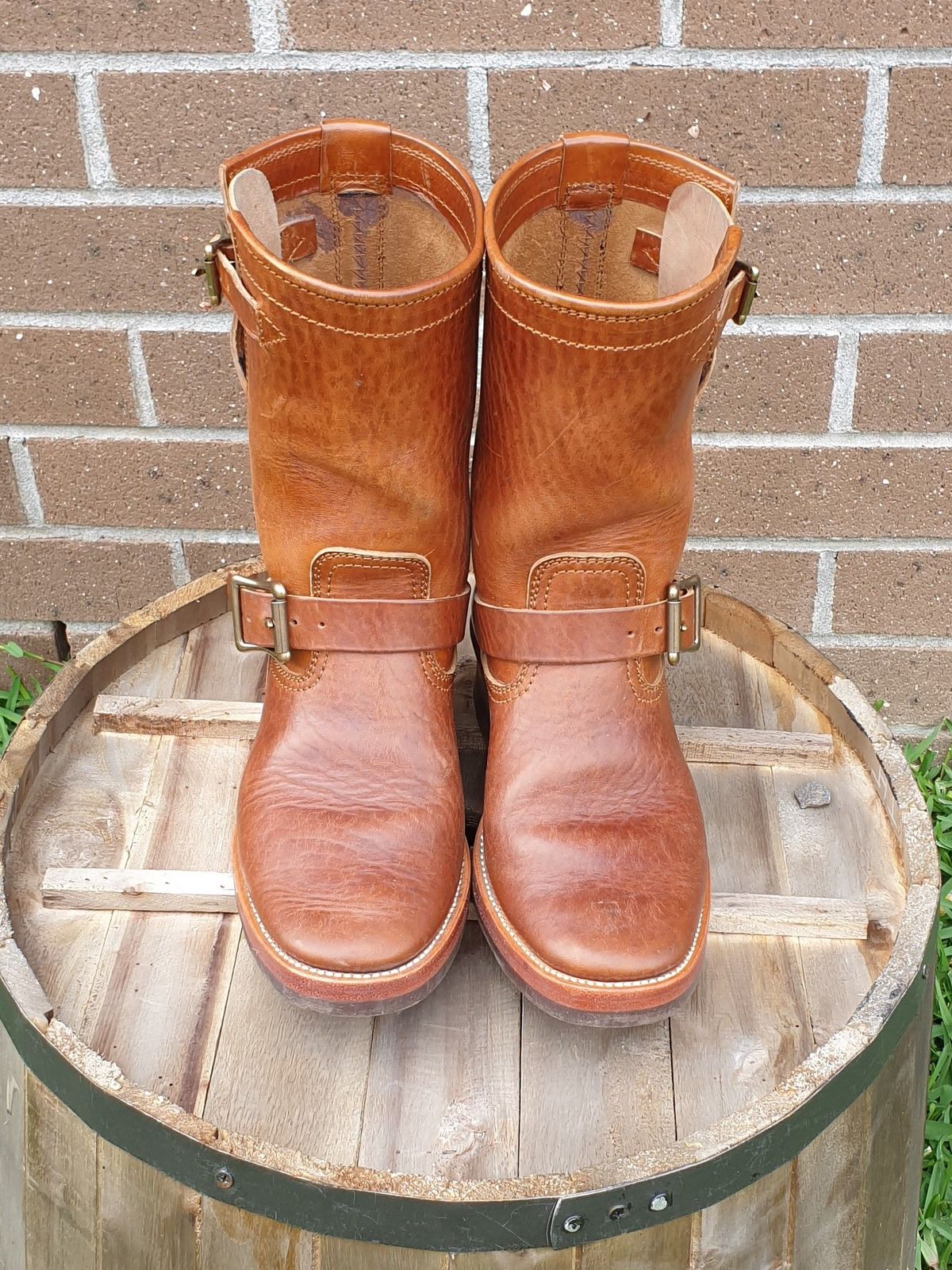Photo by Worn.Soles on November 4, 2021 of the Benzein The Keeper 'Type 2' Engineer Boot in Shinki Brown Oiled Horsebutt.