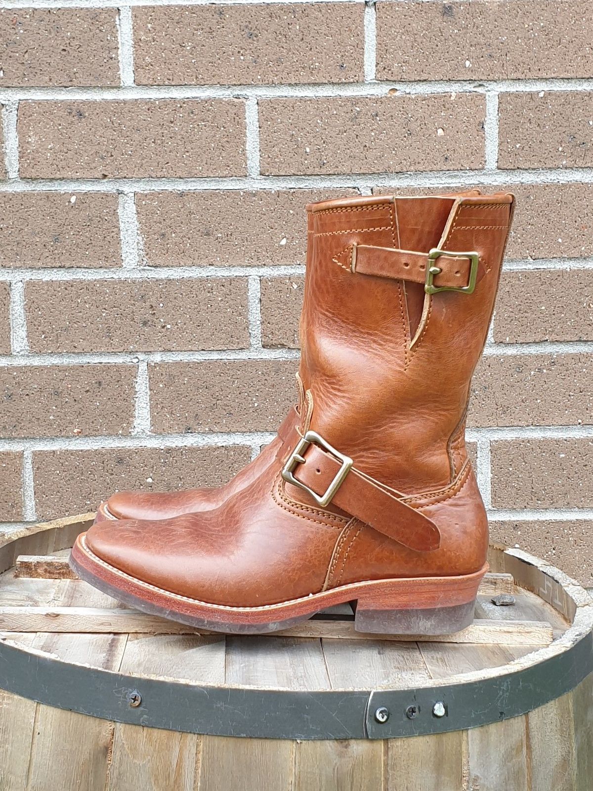 Photo by Worn.Soles on November 4, 2021 of the Benzein The Keeper 'Type 2' Engineer Boot in Shinki Brown Oiled Horsebutt.