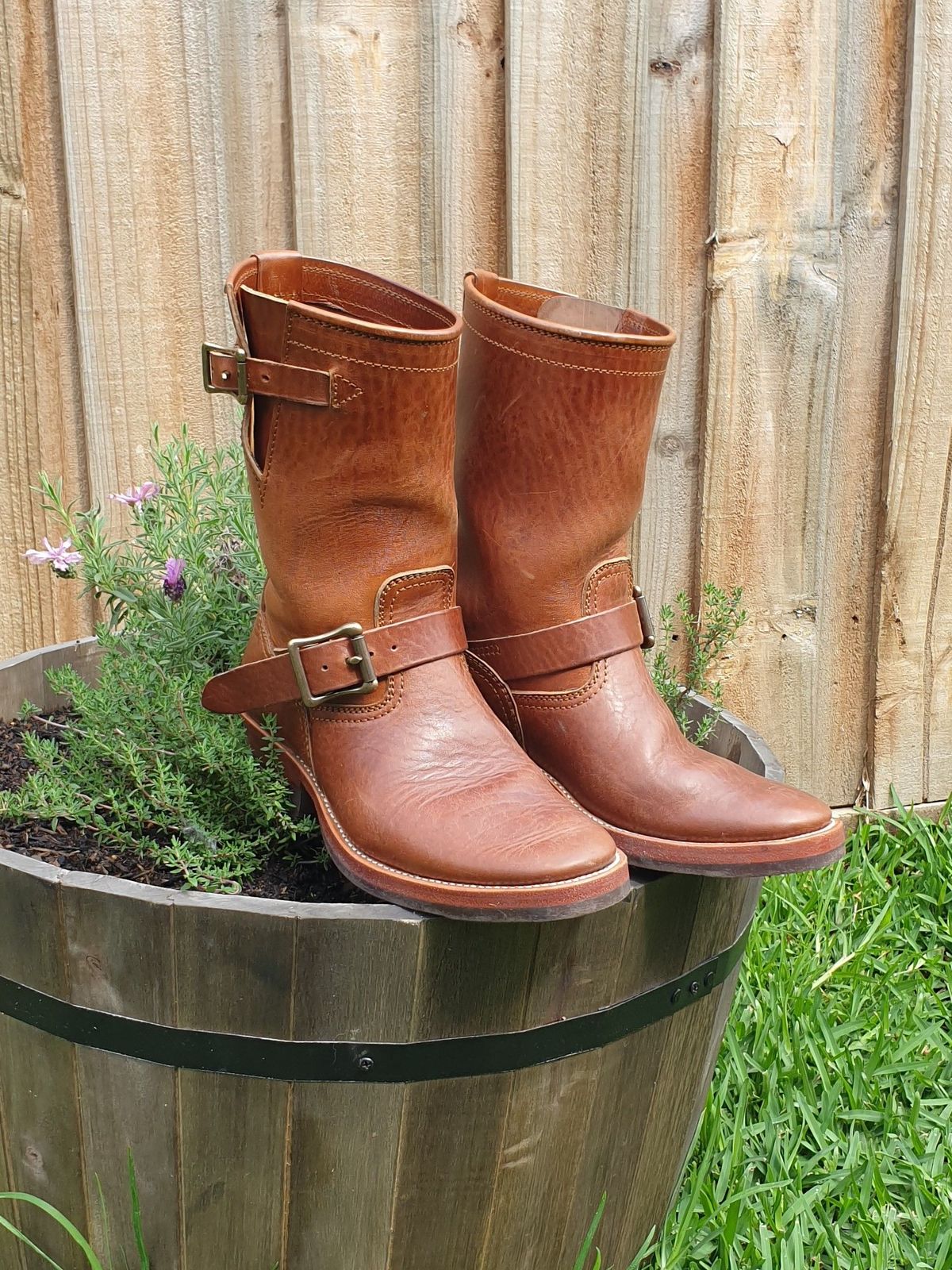Photo by Worn.Soles on November 4, 2021 of the Benzein The Keeper 'Type 2' Engineer Boot in Shinki Brown Oiled Horsebutt.