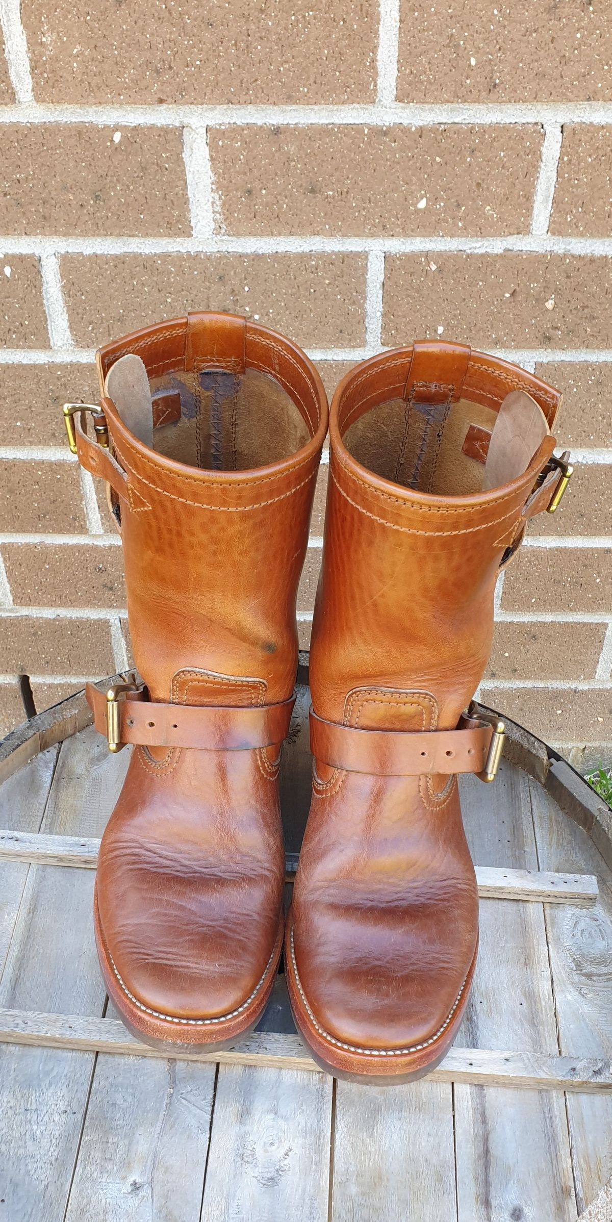 Photo by Worn.Soles on January 4, 2022 of the Benzein The Keeper 'Type 2' Engineer Boot in Shinki Brown Oiled Horsebutt.