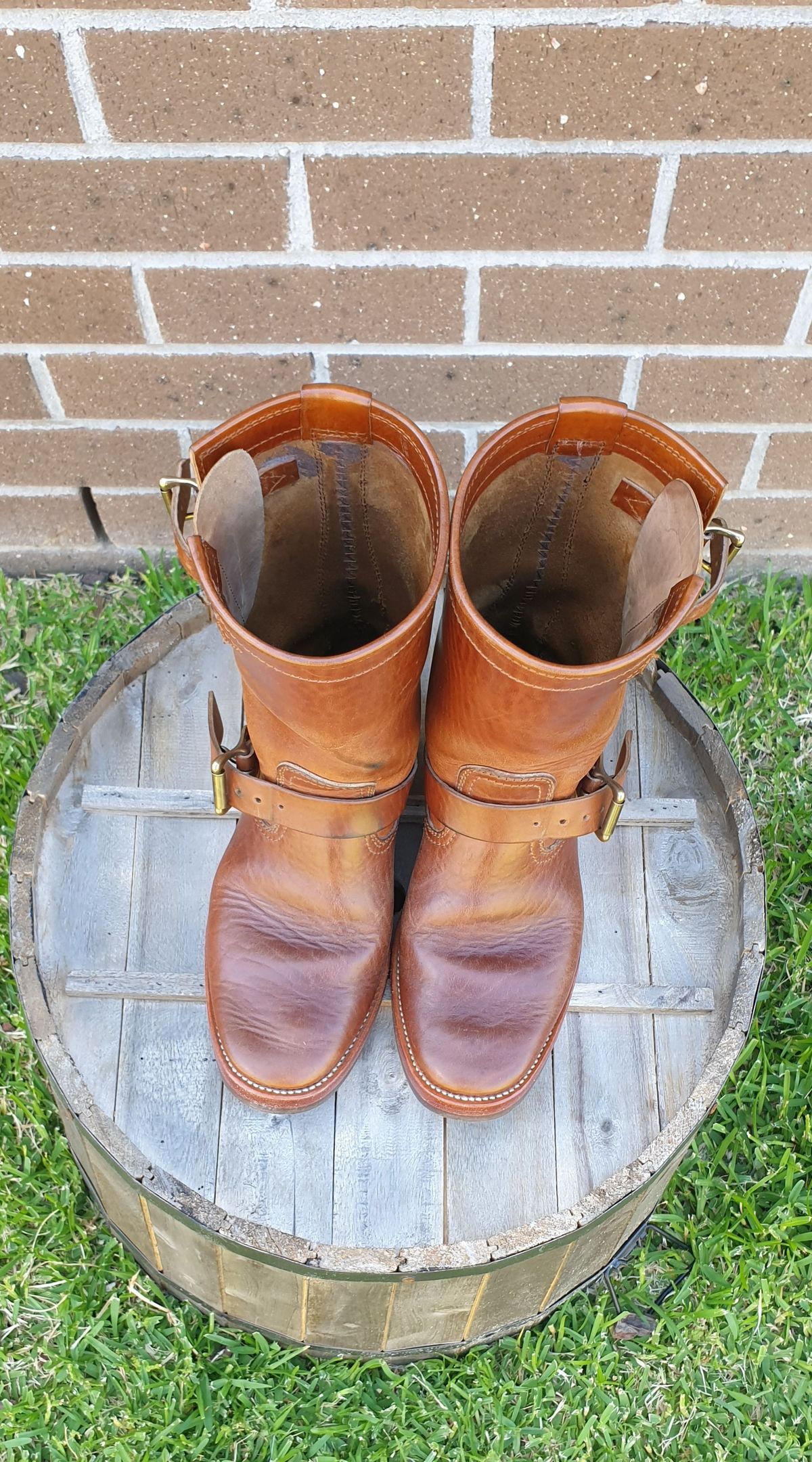 Photo by Worn.Soles on January 4, 2022 of the Benzein The Keeper 'Type 2' Engineer Boot in Shinki Brown Oiled Horsebutt.