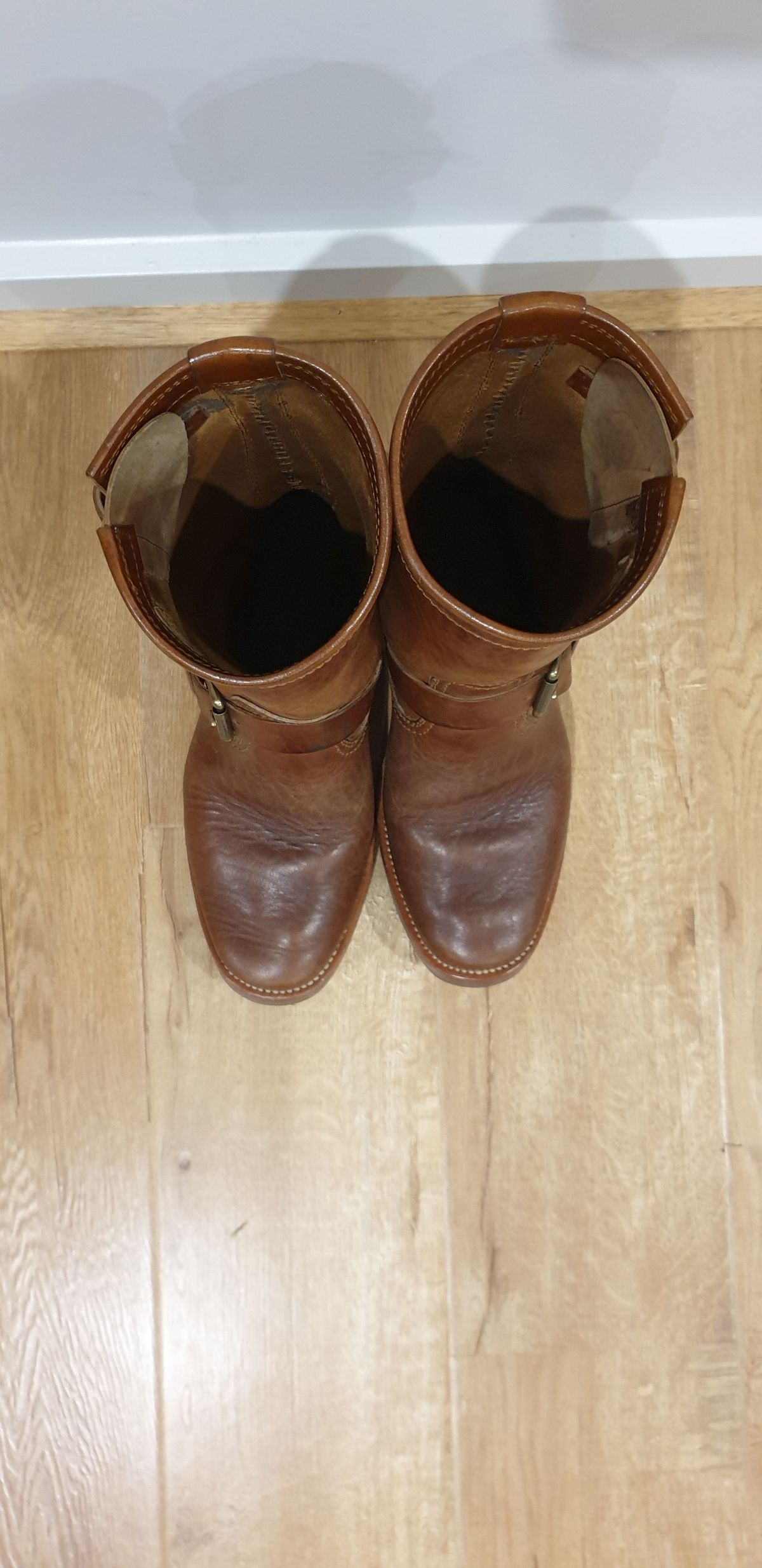 Photo by Worn.Soles on February 5, 2022 of the Benzein The Keeper 'Type 2' Engineer Boot in Shinki Brown Oiled Horsebutt.