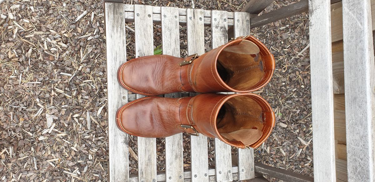 Photo by Worn.Soles on April 5, 2022 of the Benzein The Keeper 'Type 2' Engineer Boot in Shinki Brown Oiled Horsebutt.