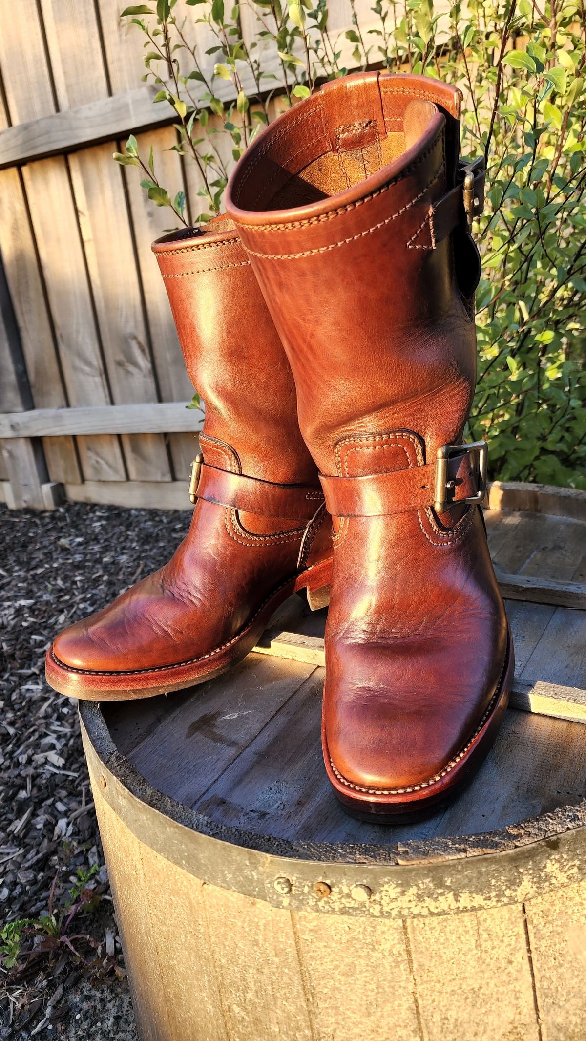 Photo by Worn.Soles on May 6, 2022 of the Benzein The Keeper 'Type 2' Engineer Boot in Shinki Brown Oiled Horsebutt.