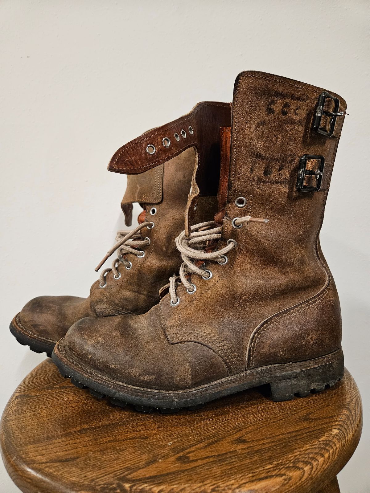 Photo by Niko on December 5, 2023 of the Unknown Maker French M47/US M43 Copy in Unknown Natural Veg Tan.